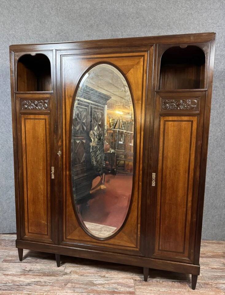 Louis Majorelle: Art Nouveau period mirrored wardrobe in Macassar and Walnut