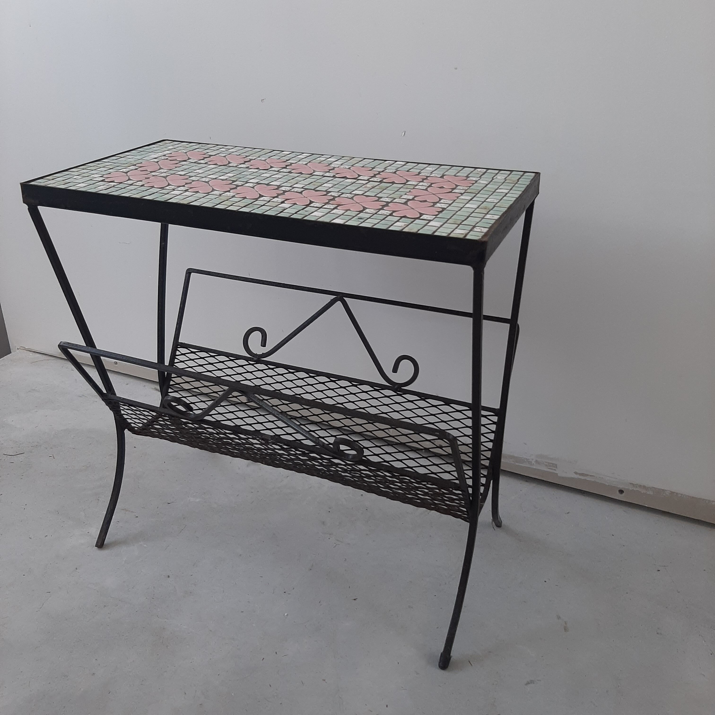 Table door vintage mosaic magazine