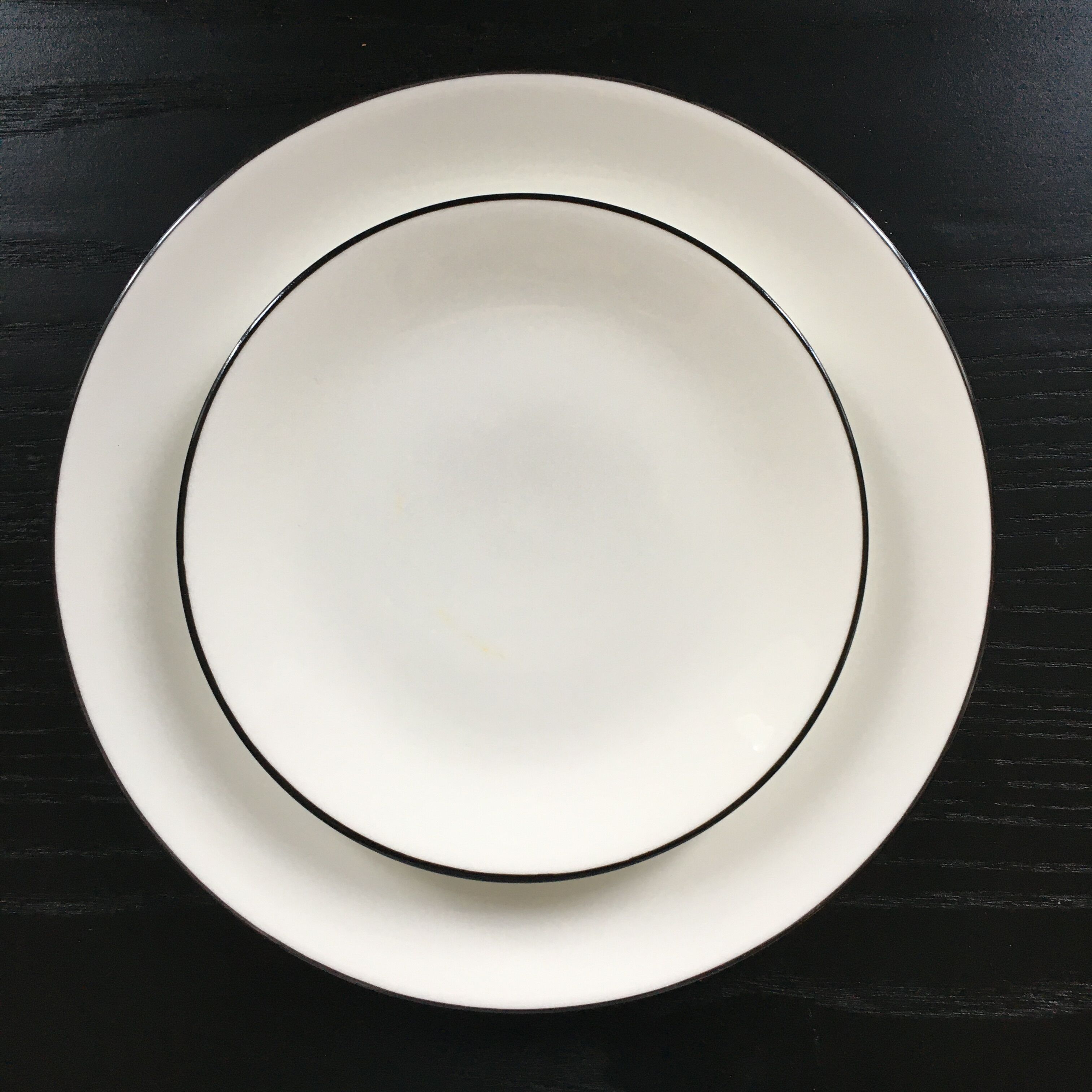 Set of 2 porcelain plates