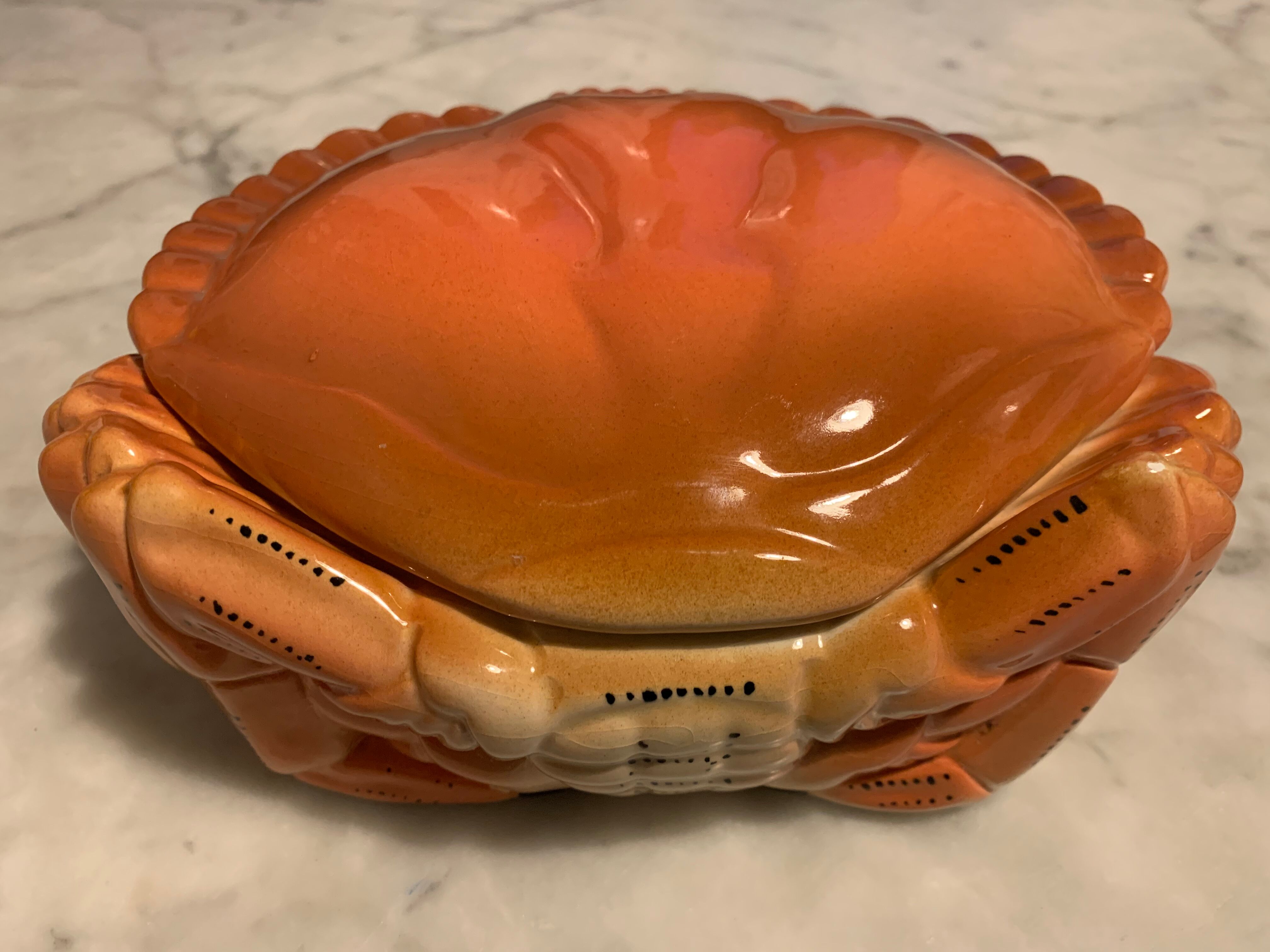 Ceramic crab-shaped box