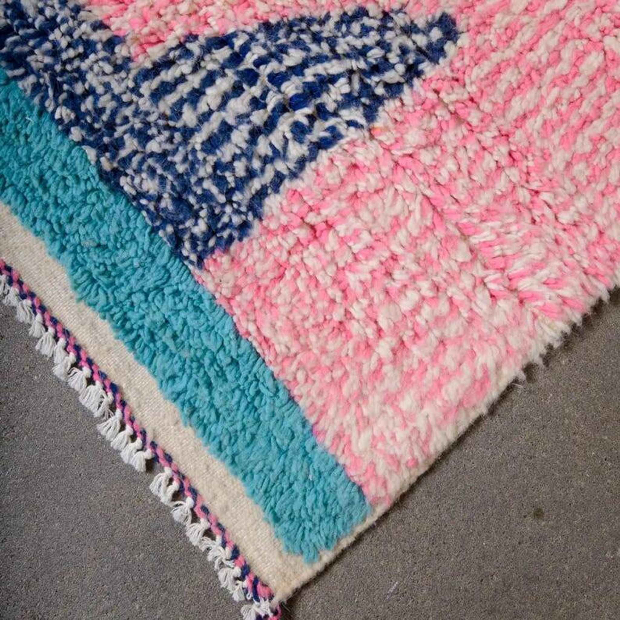 Moroccan Berber rug 270cm x 150cm