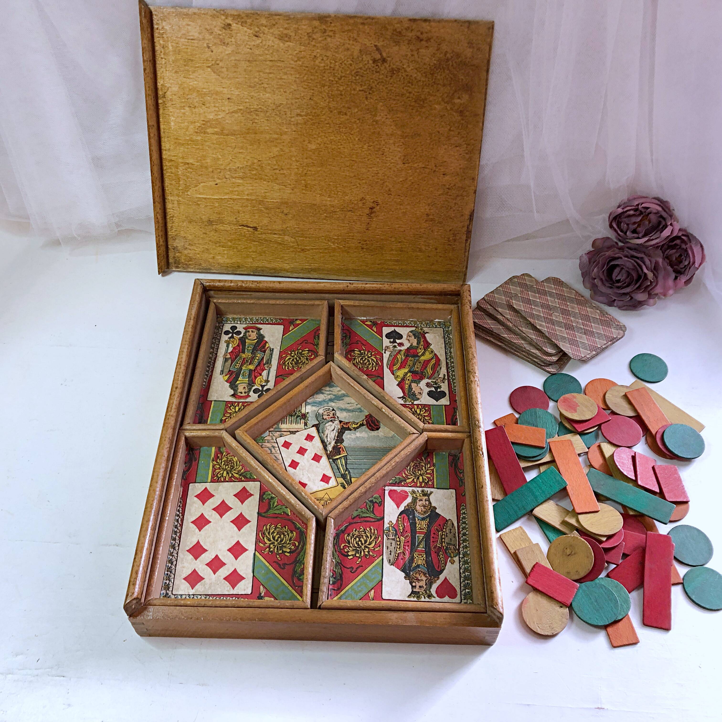 Yellow dwarf game wooden box manufactured by jlr paris early 20th century