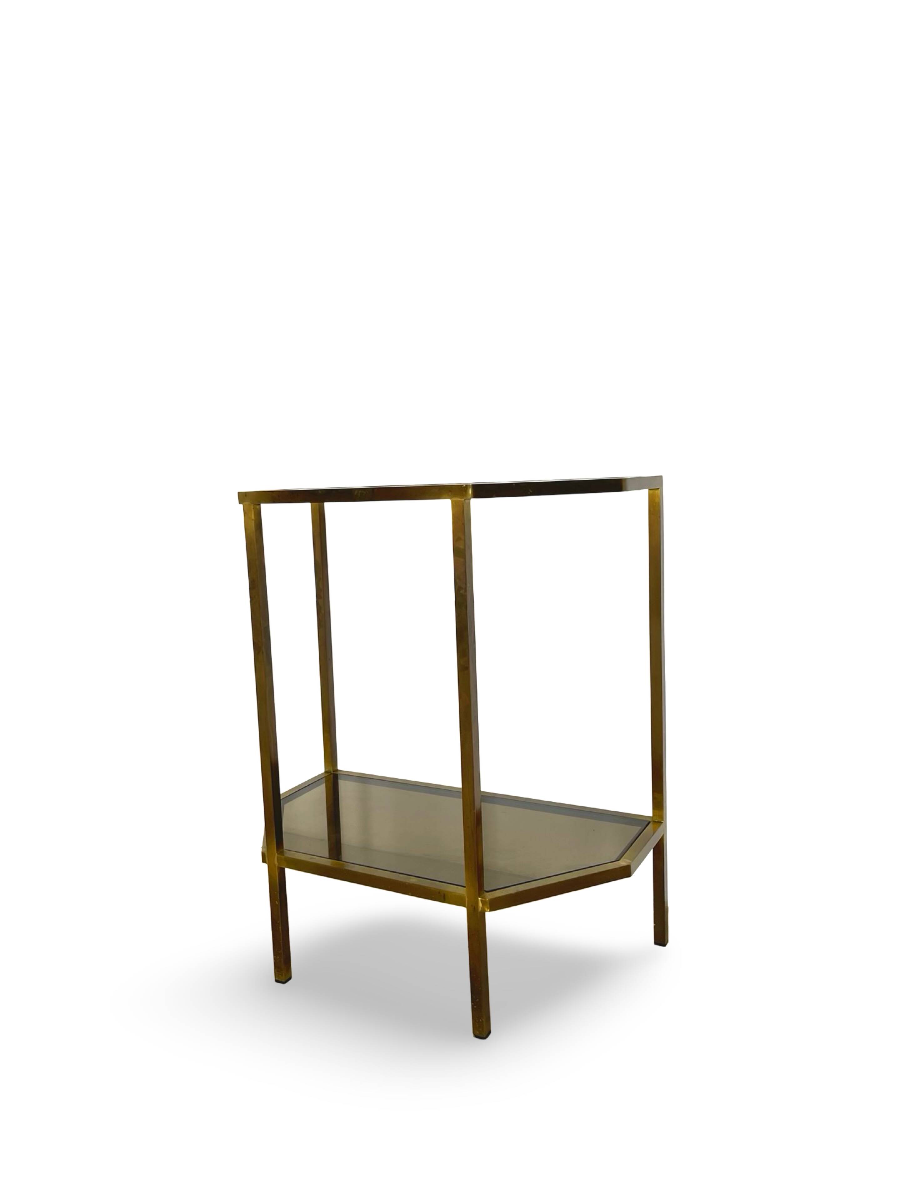 Table d'appoint italienne demi-hexagonale en laiton des années 1970.