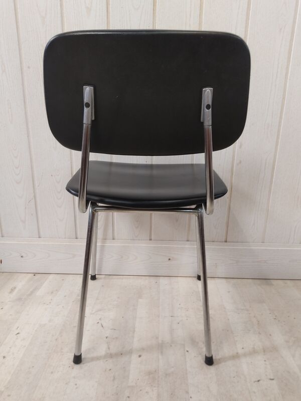 Paire de chaises prefacto par simard pour airborne