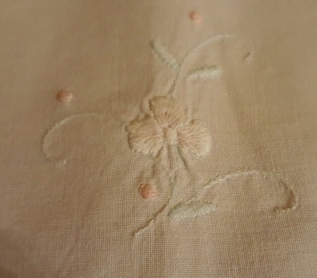 White tablecloth embroidered with lace & days