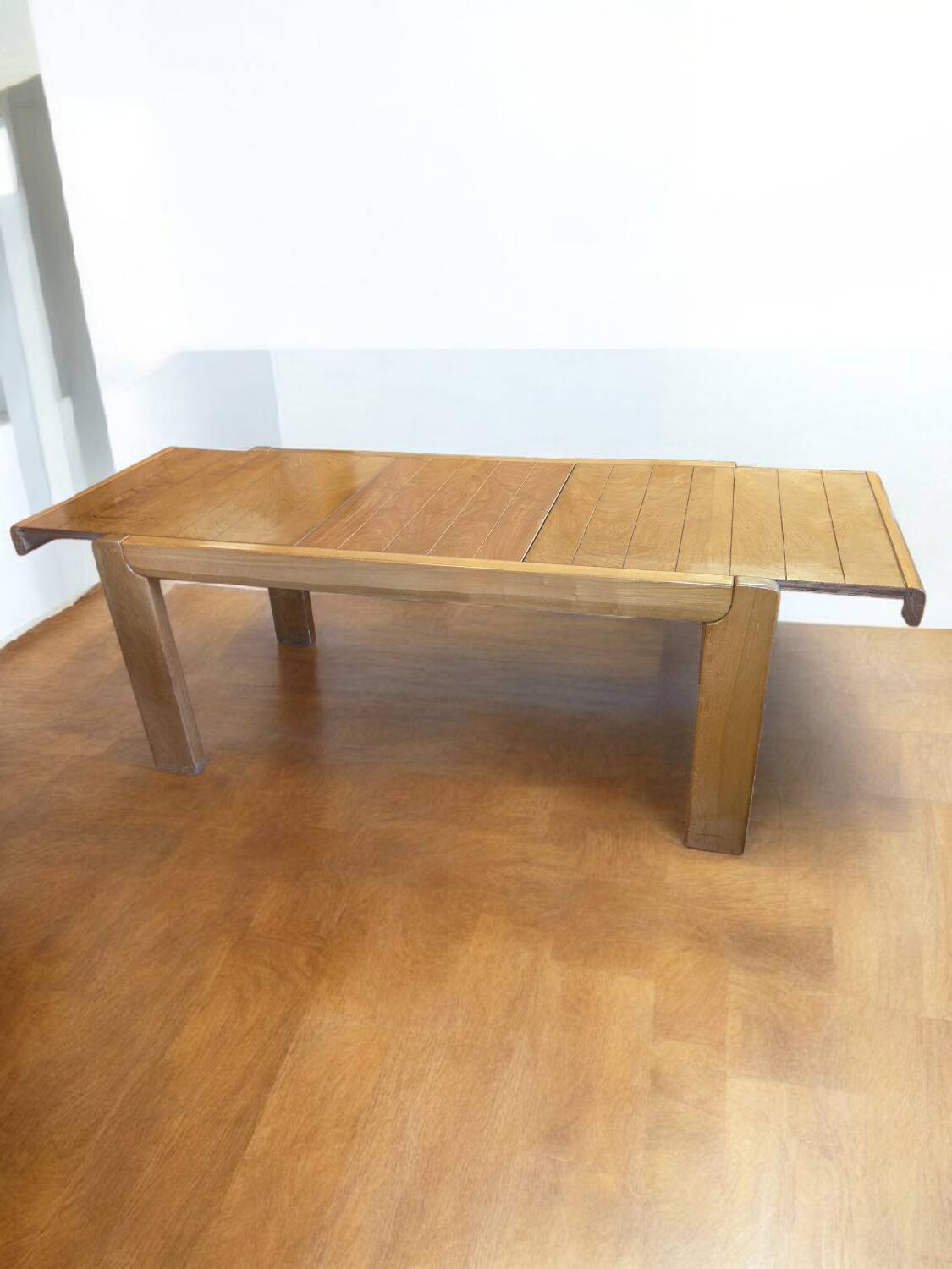 Extendable table in elm from the Regain house of the 1970s.