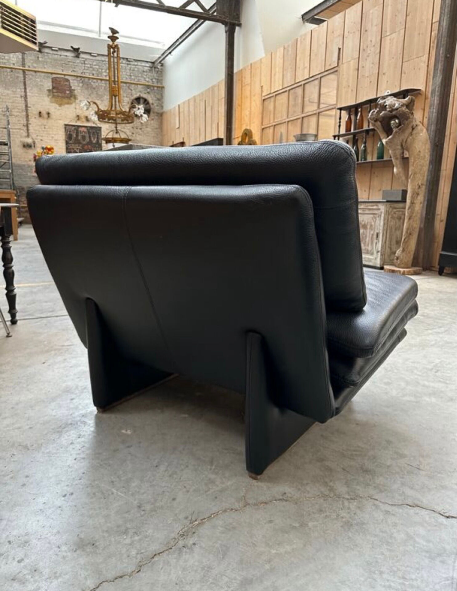 Black leather sofa – Italian design – 1980s