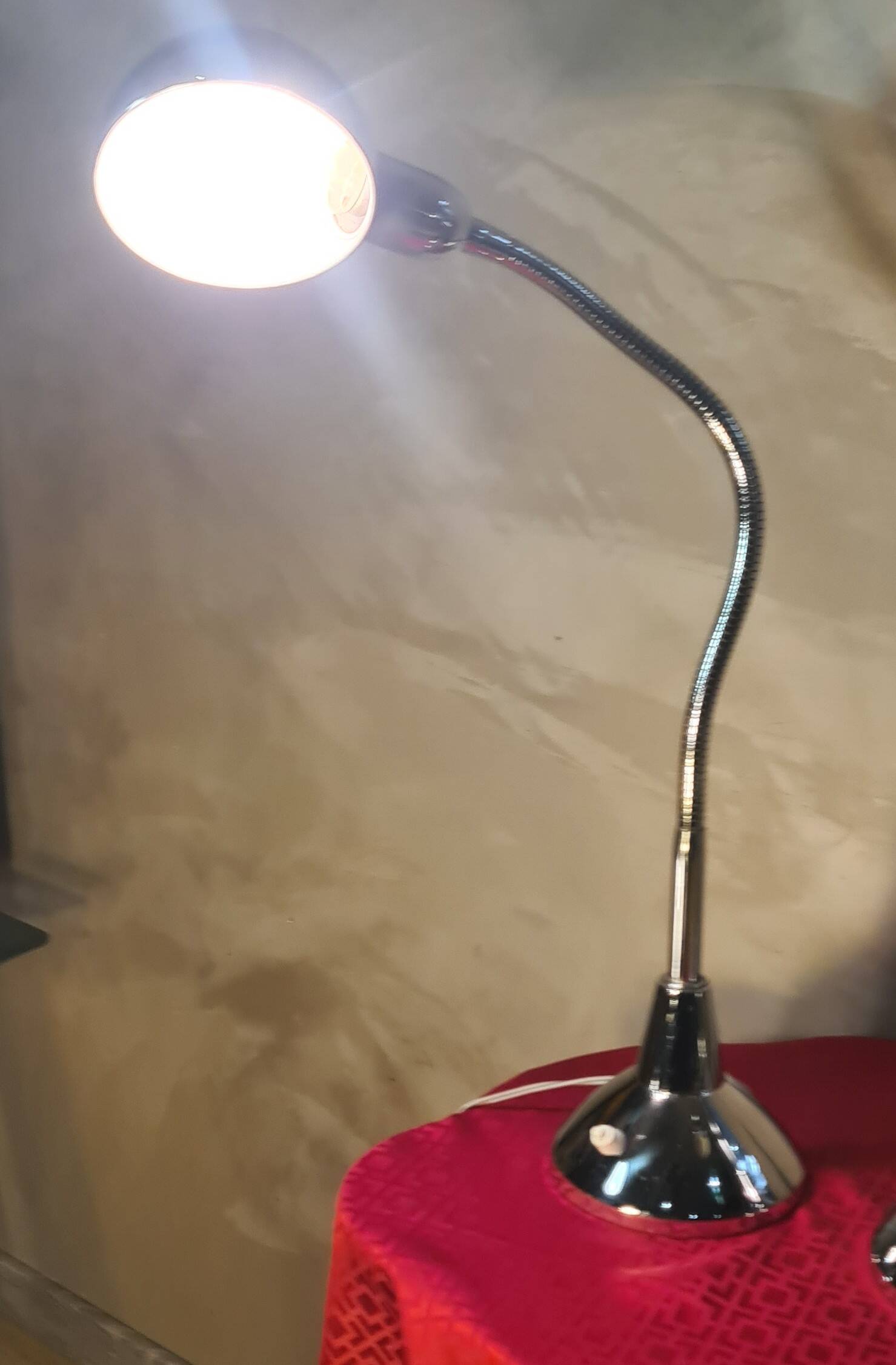 Pair of large chrome desk lamps from the 1970s, very good condition, 70 x 30 cm