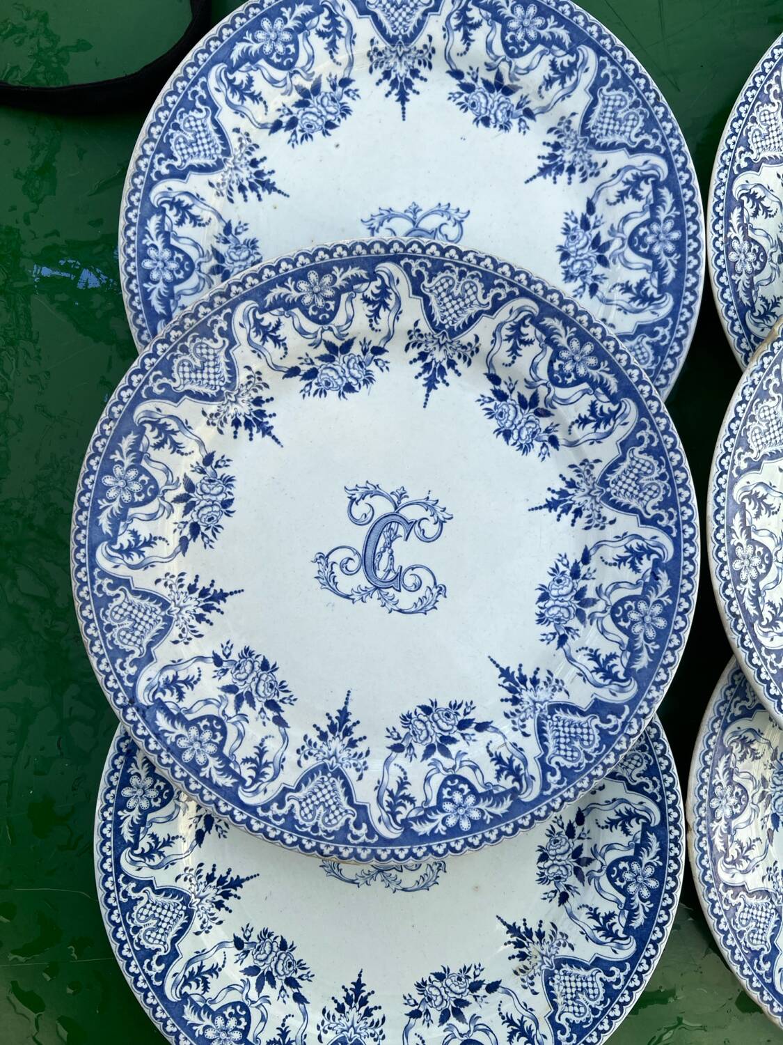 6 assiettes Gien série monogramme « 2nd choix »