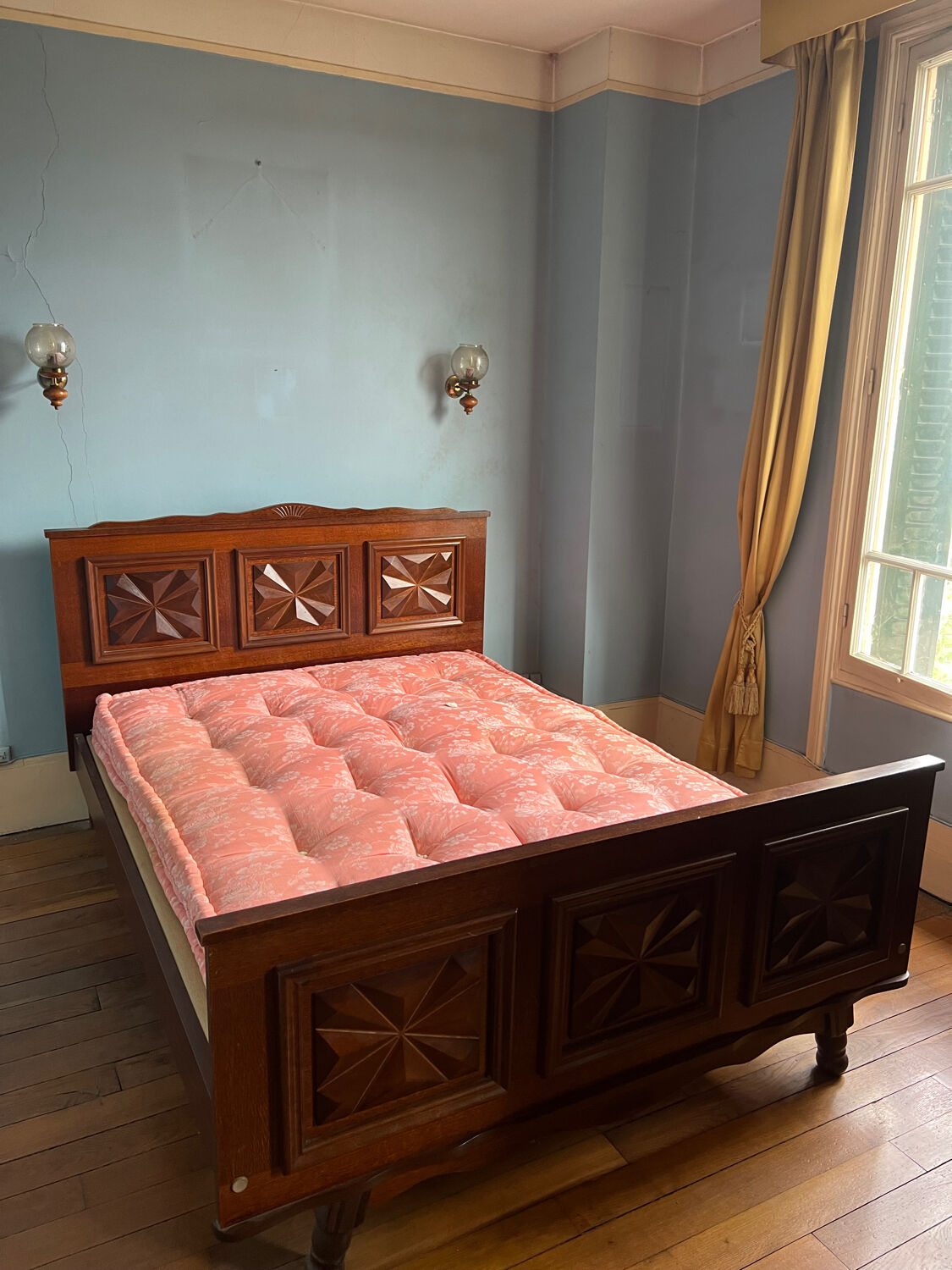 Double bed Louis XIII style