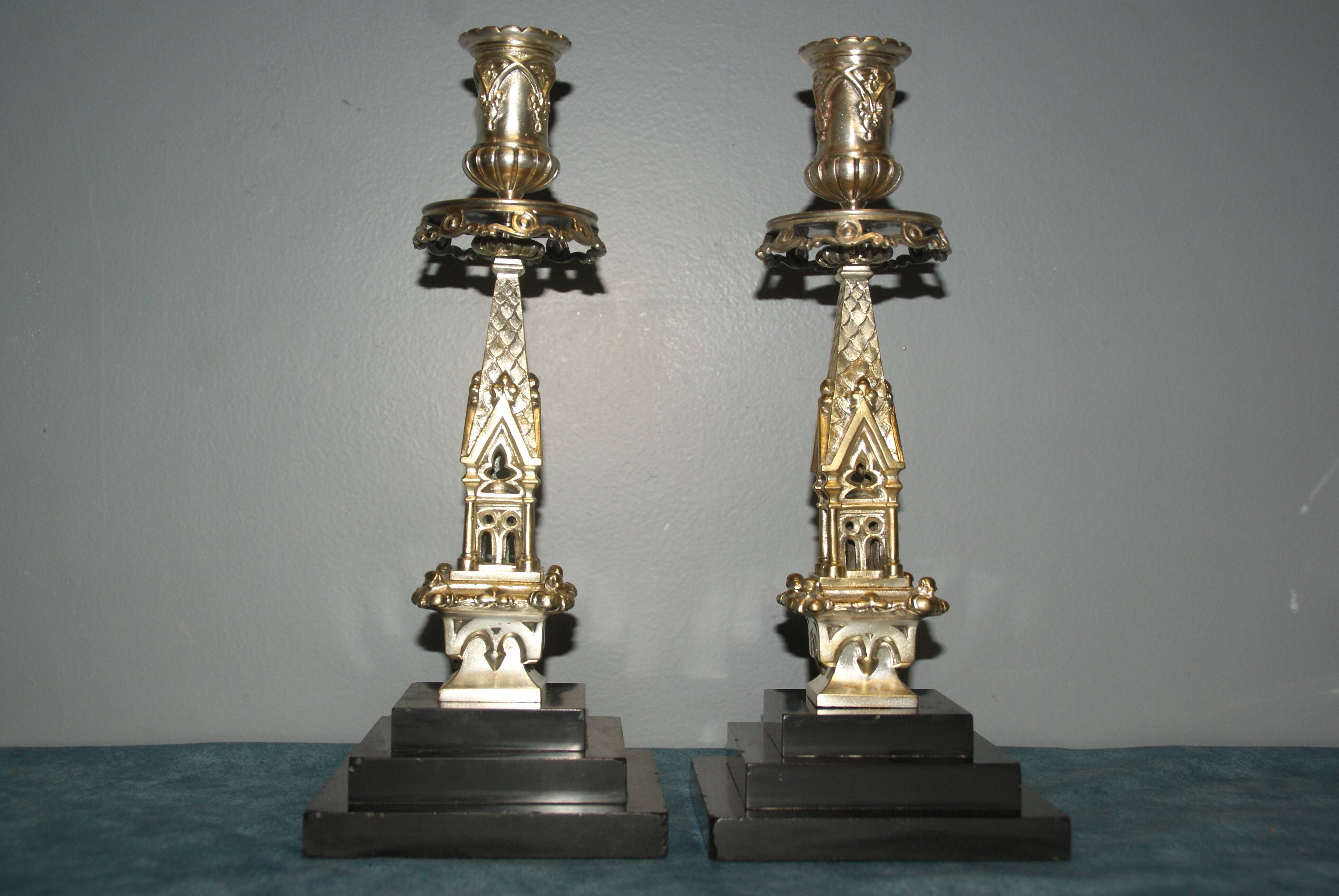 Rare paire de chandeliers en bronze XIX siècle