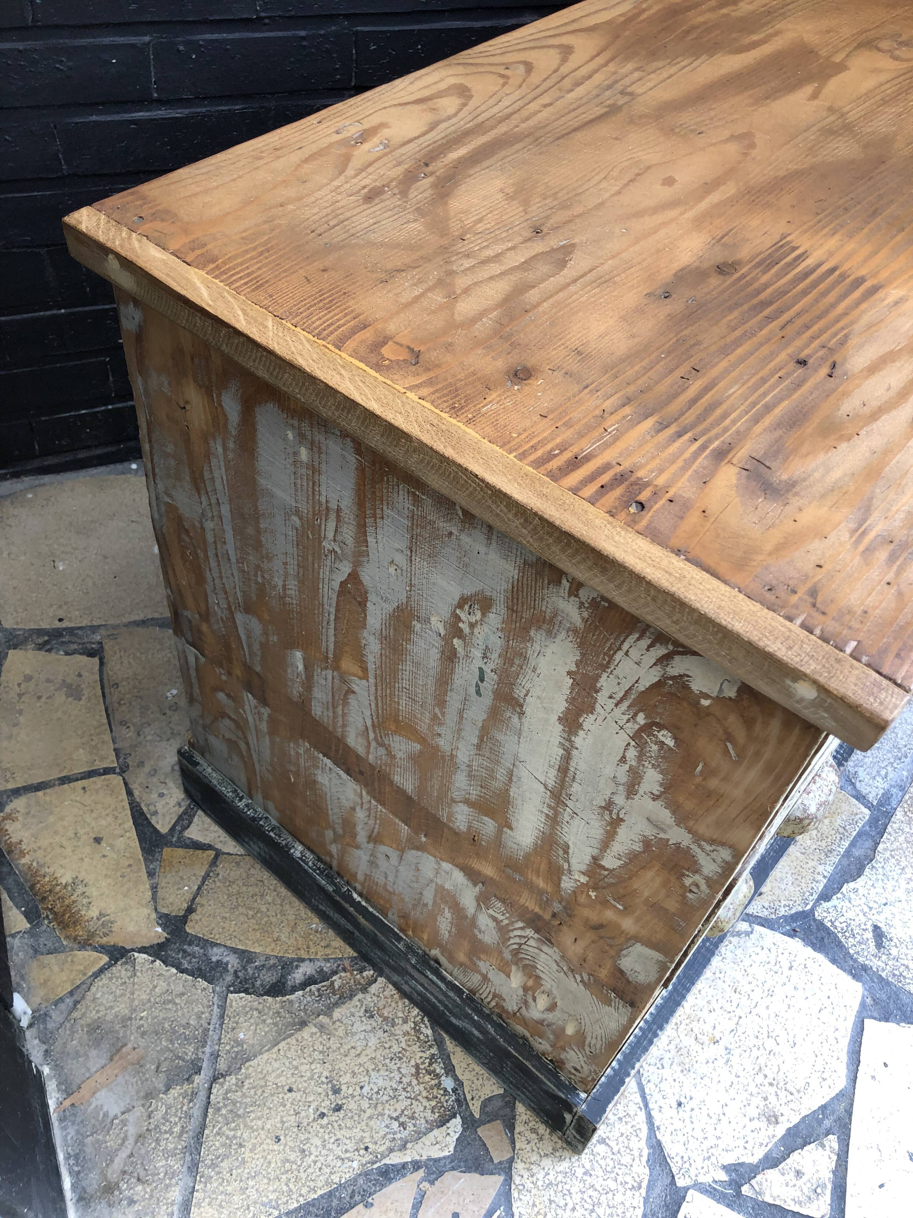 Trade cabinet with drawers