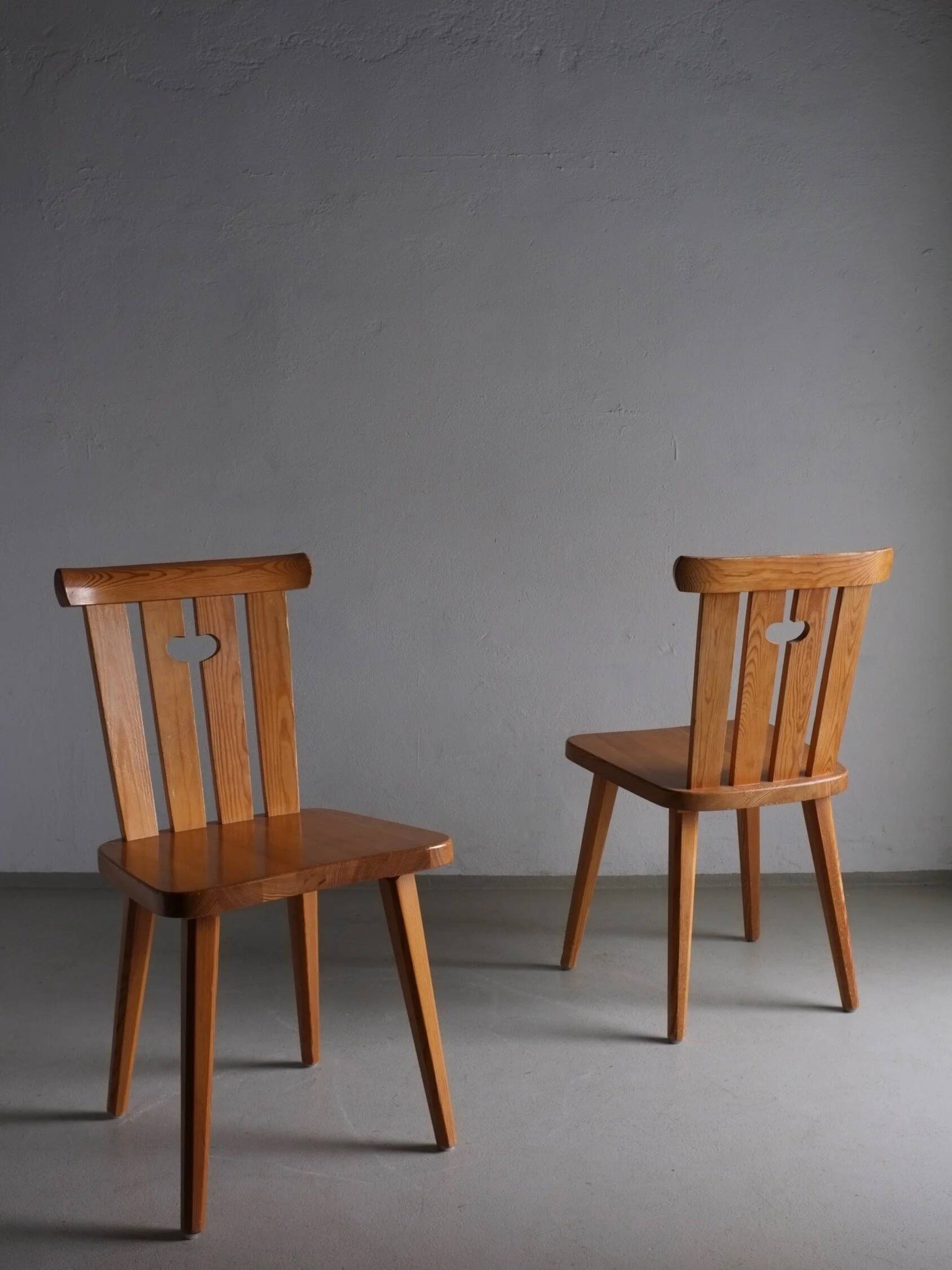 2 solid pine chairs | Göran Malmvall | Sweden | 1940s