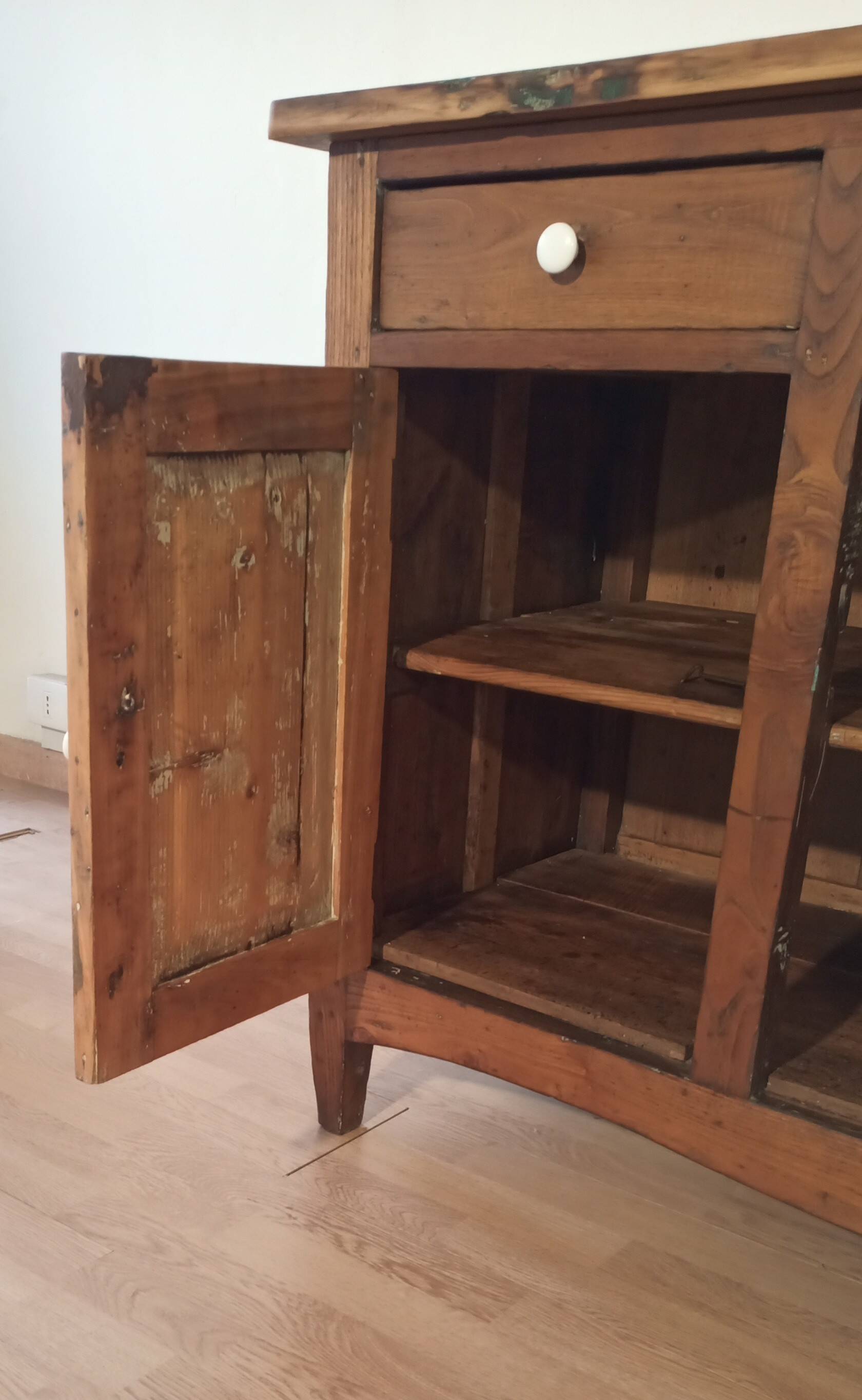 Base de commode en pin de campagne, sud de l'Italie, fin du XIXe siècle