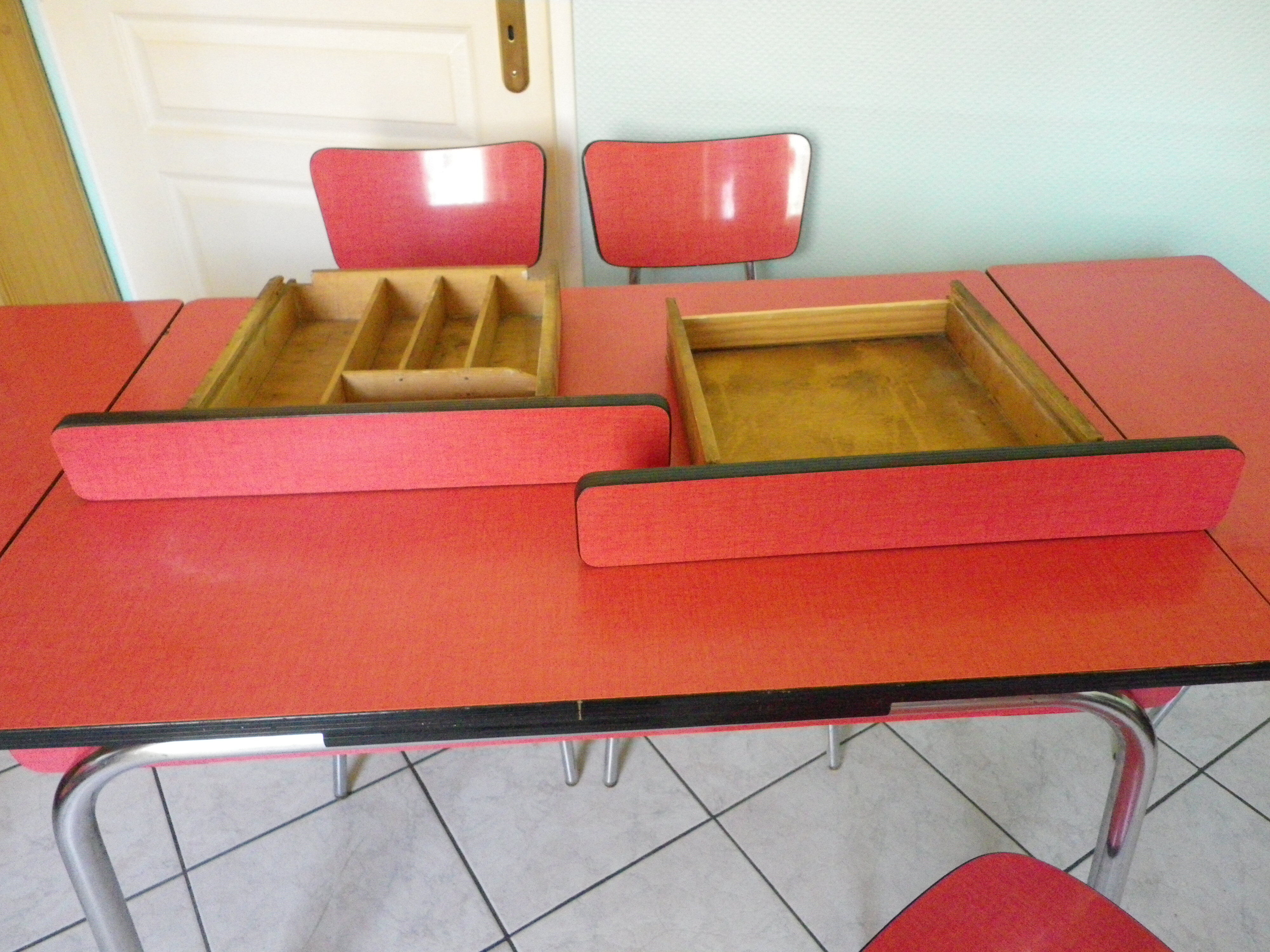 Table in red formica, 4 roc chairs, 2 extension cords, 2 drawers 60