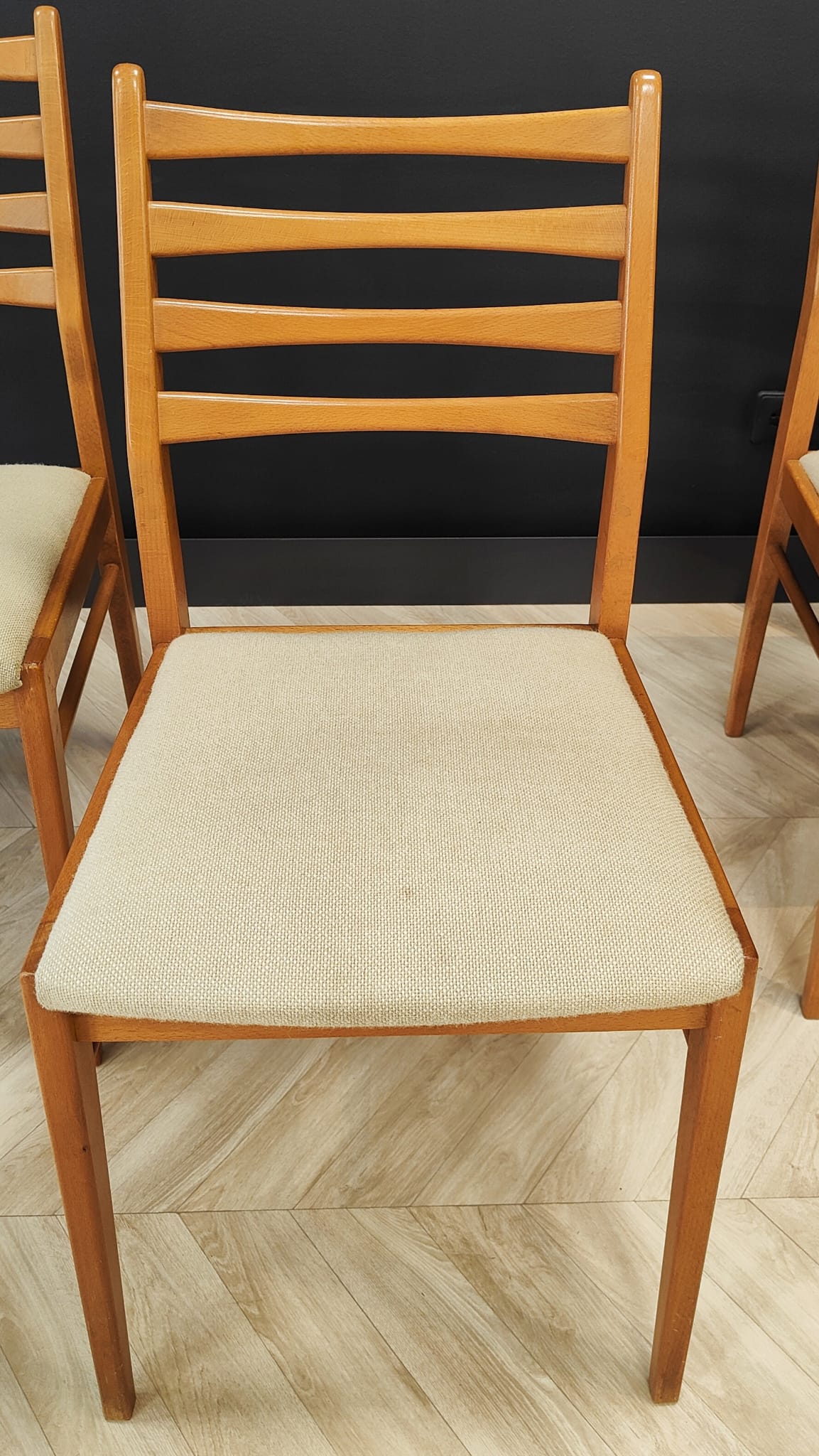 Set 4 dining table chairs