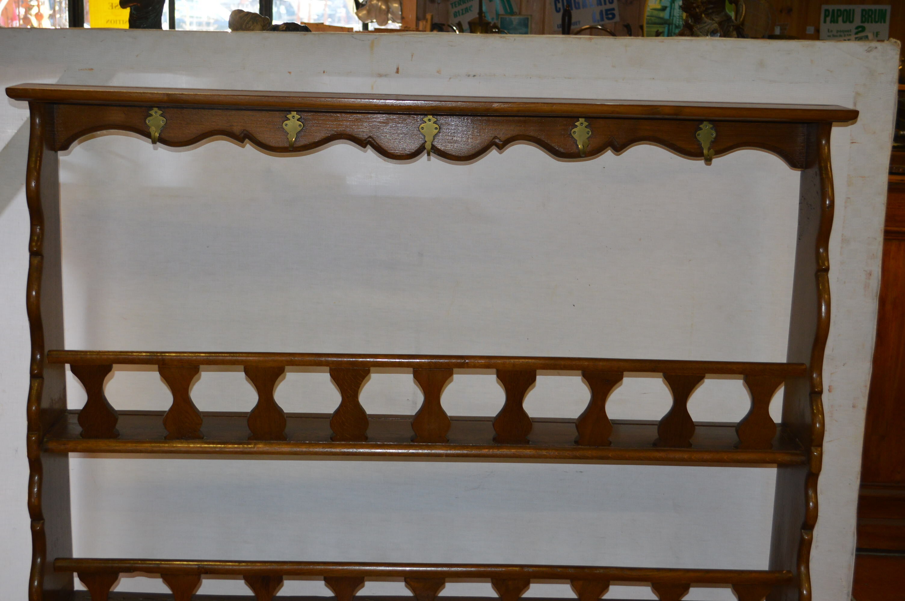 Etimier shelf plates