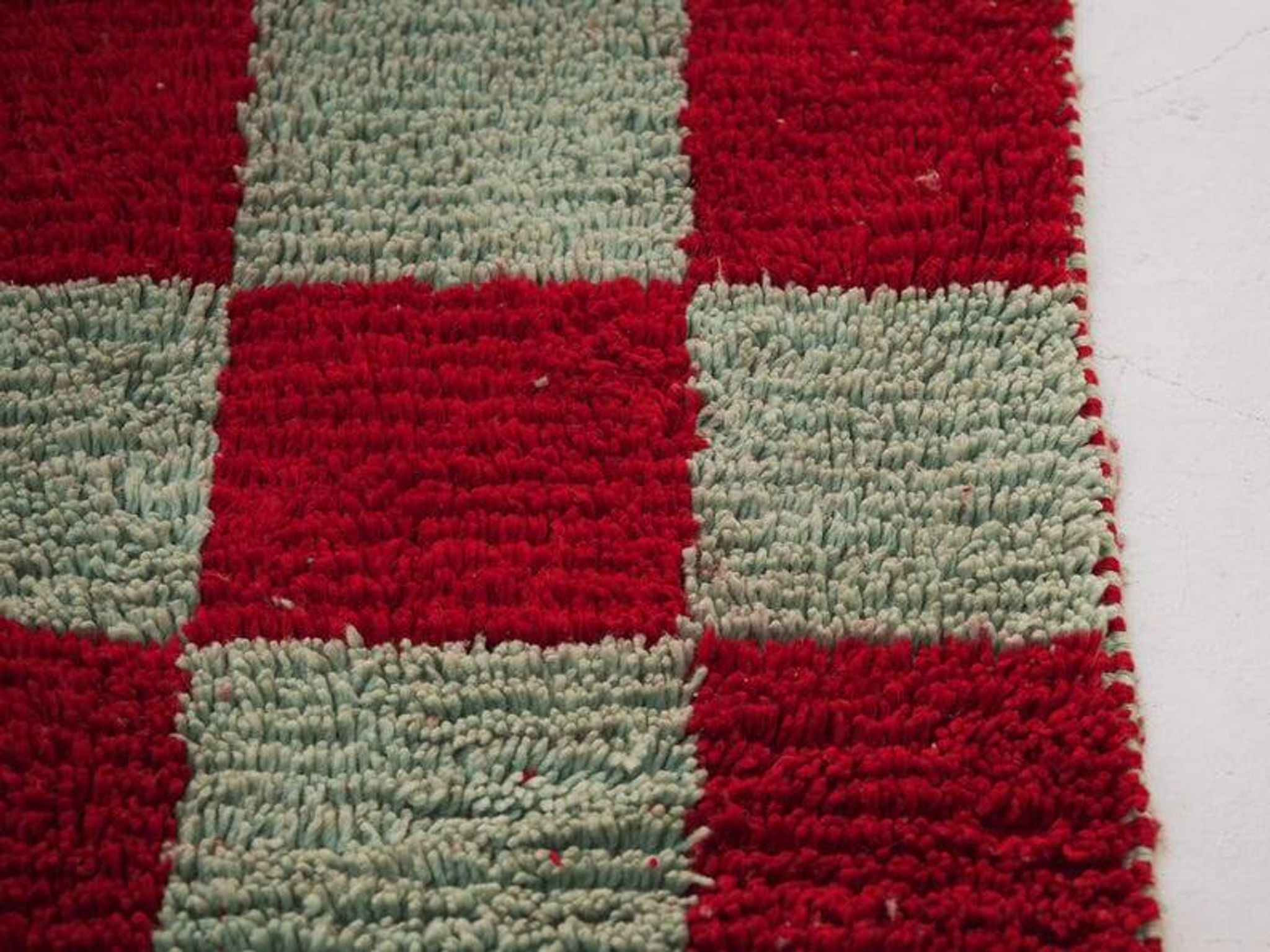 Traditional handmade green and red carpet 1.5/2.5 m.
