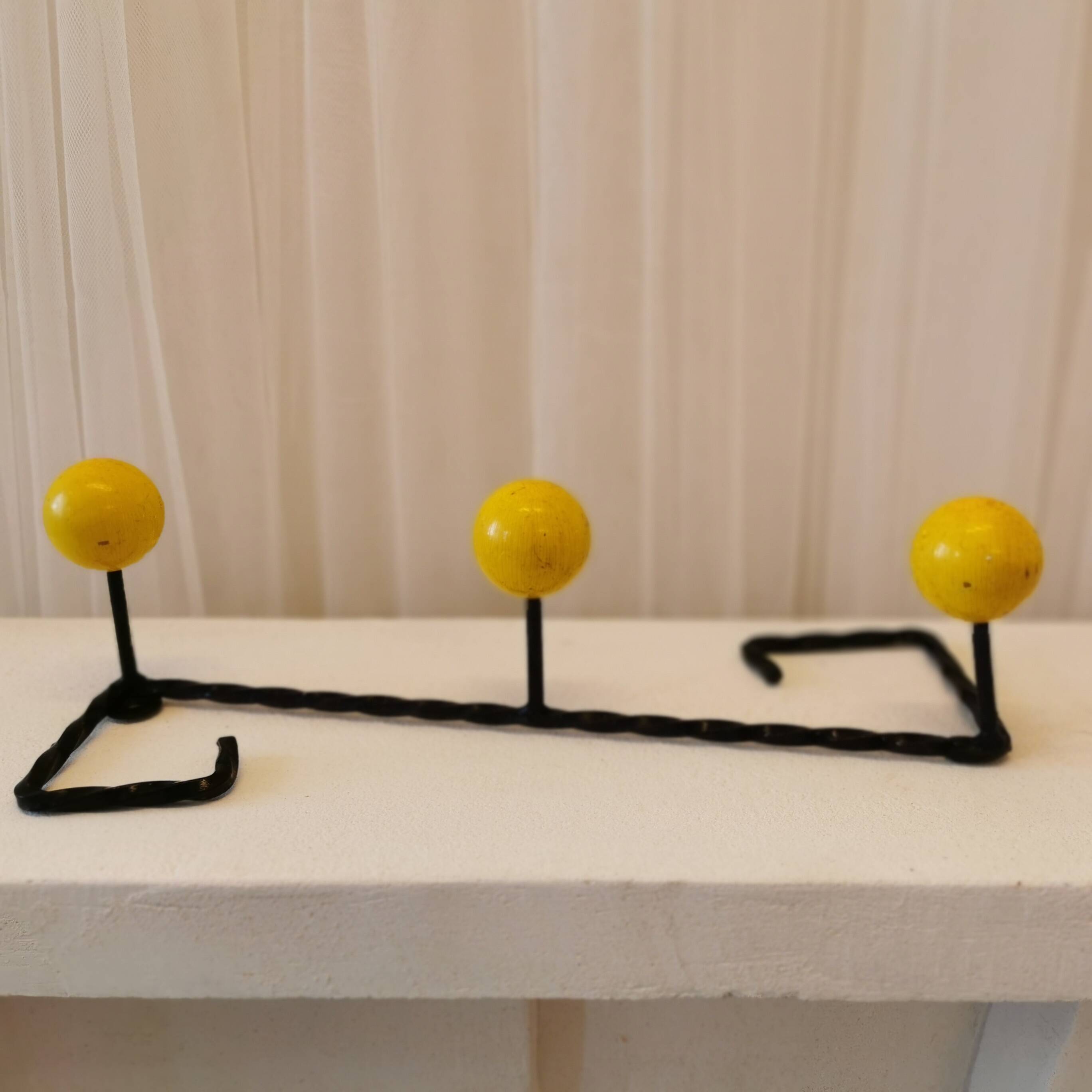 Twisted metal coat hook