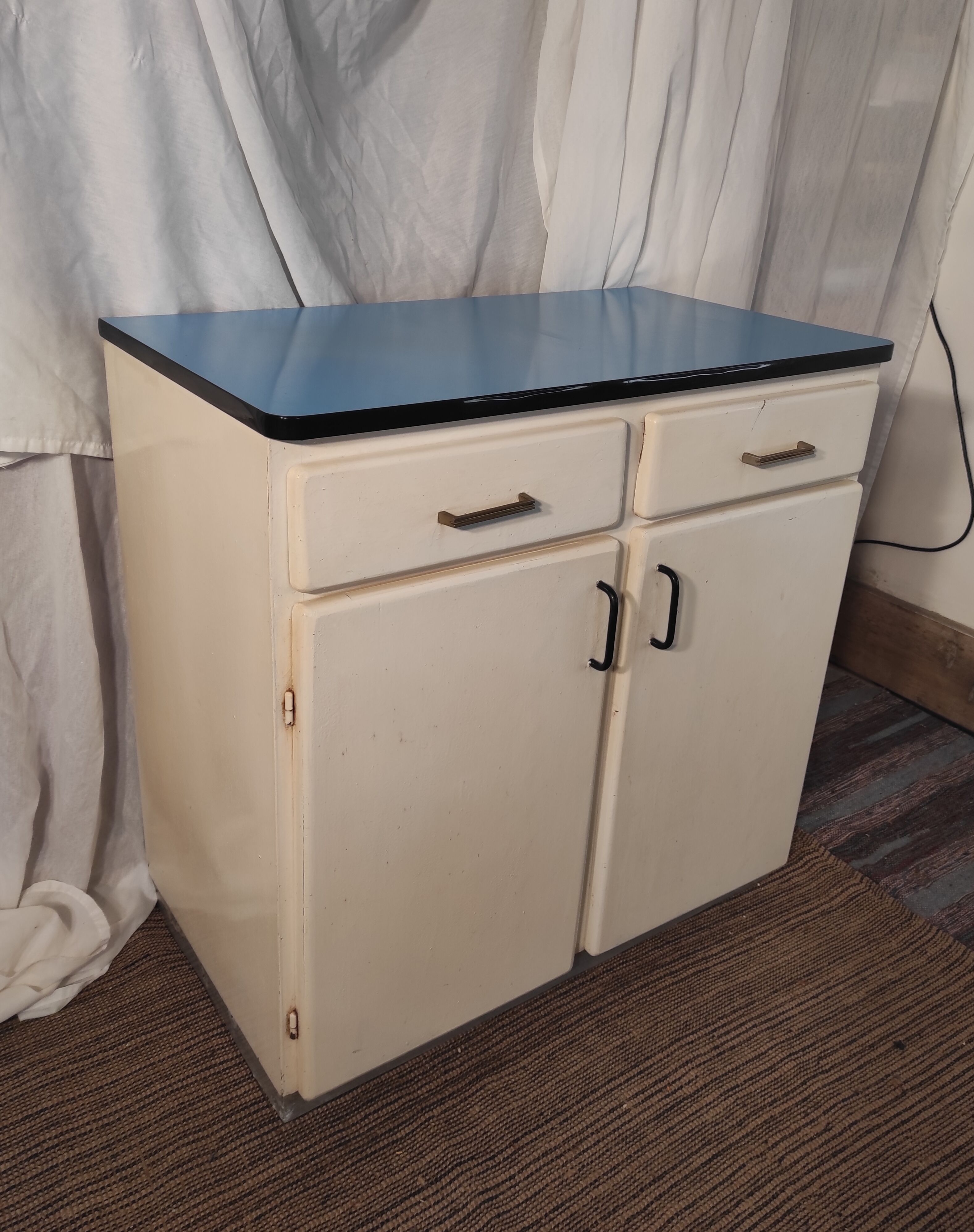 Mado furniture in blue formica two doors