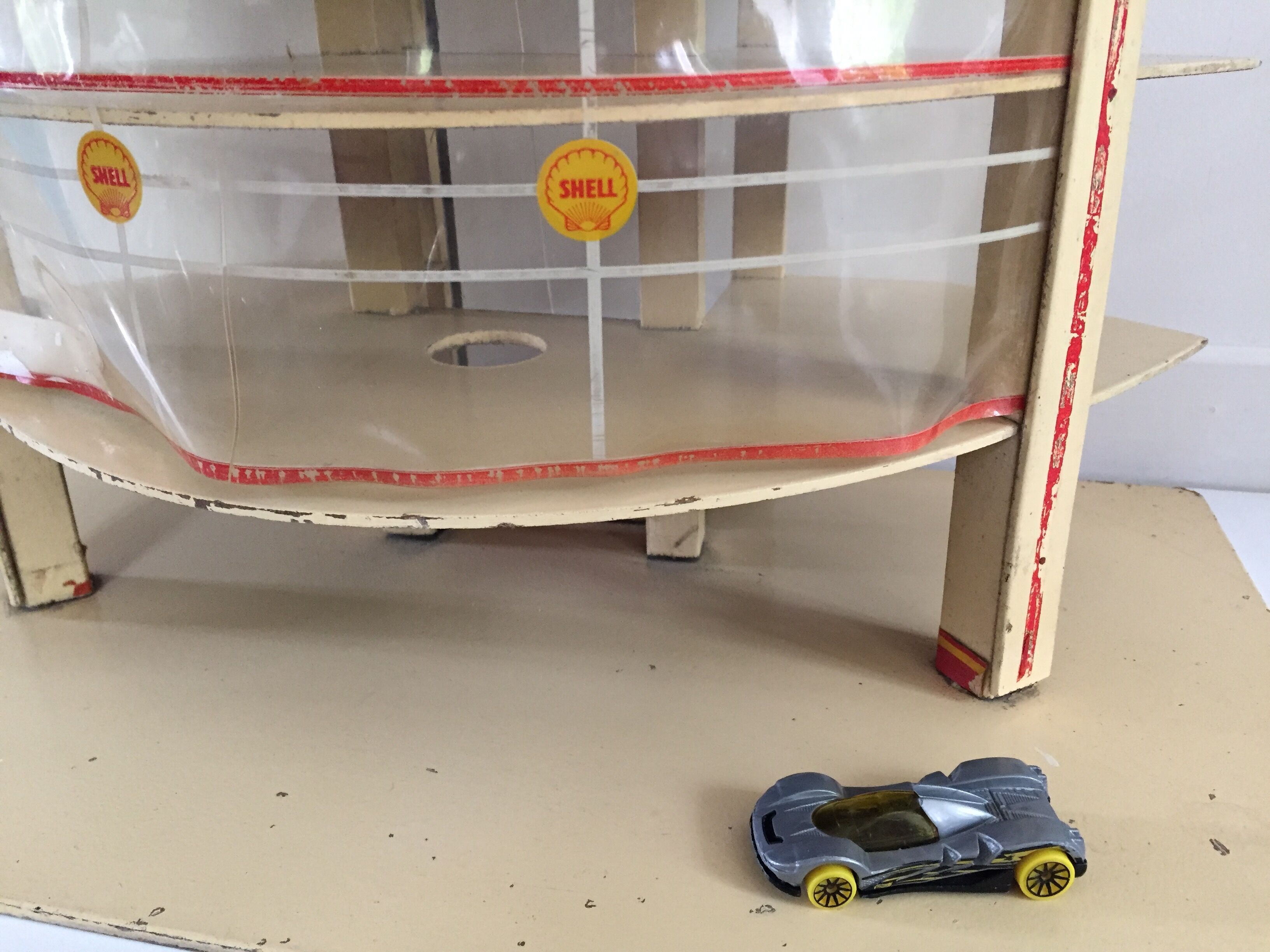 Garage vintage jouet car