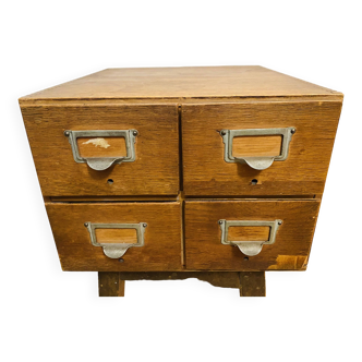 industrial storage unit with drawers to put down