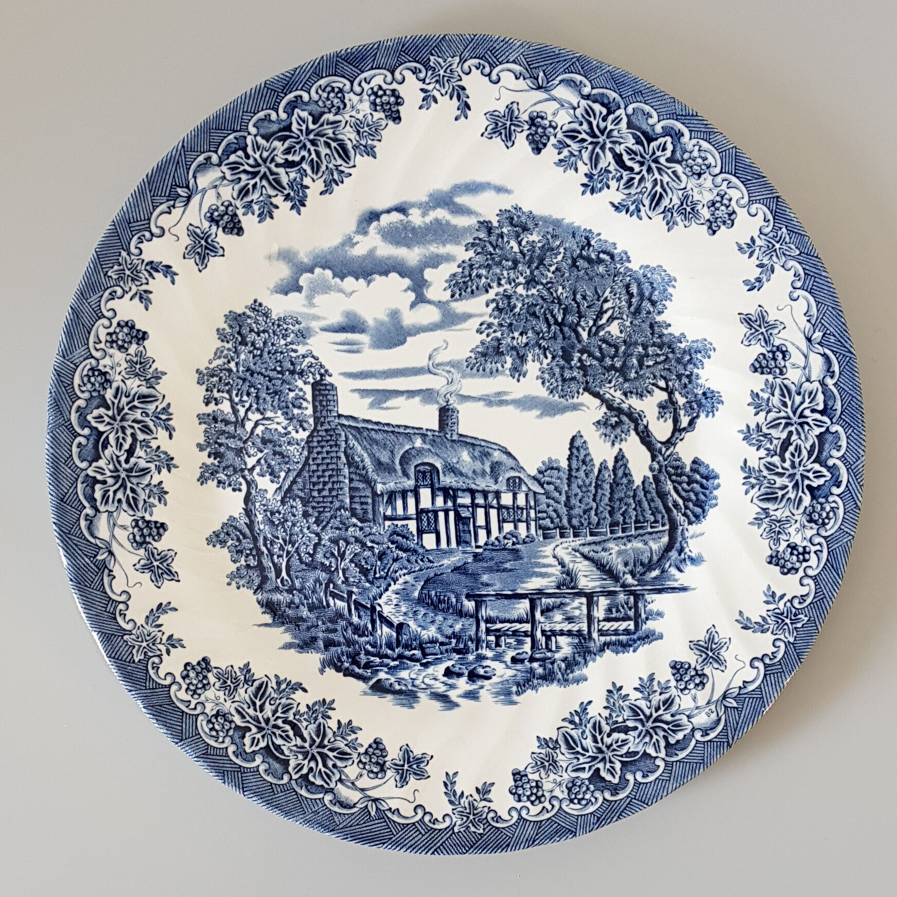 Churchill cottage pattern dinner plate