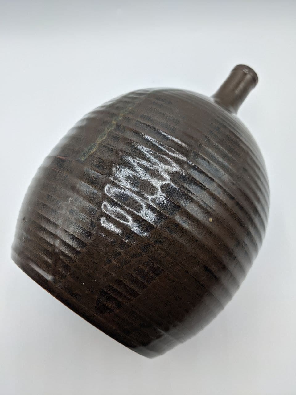wide ceramic vase with fine brown collar - H: 23cm
