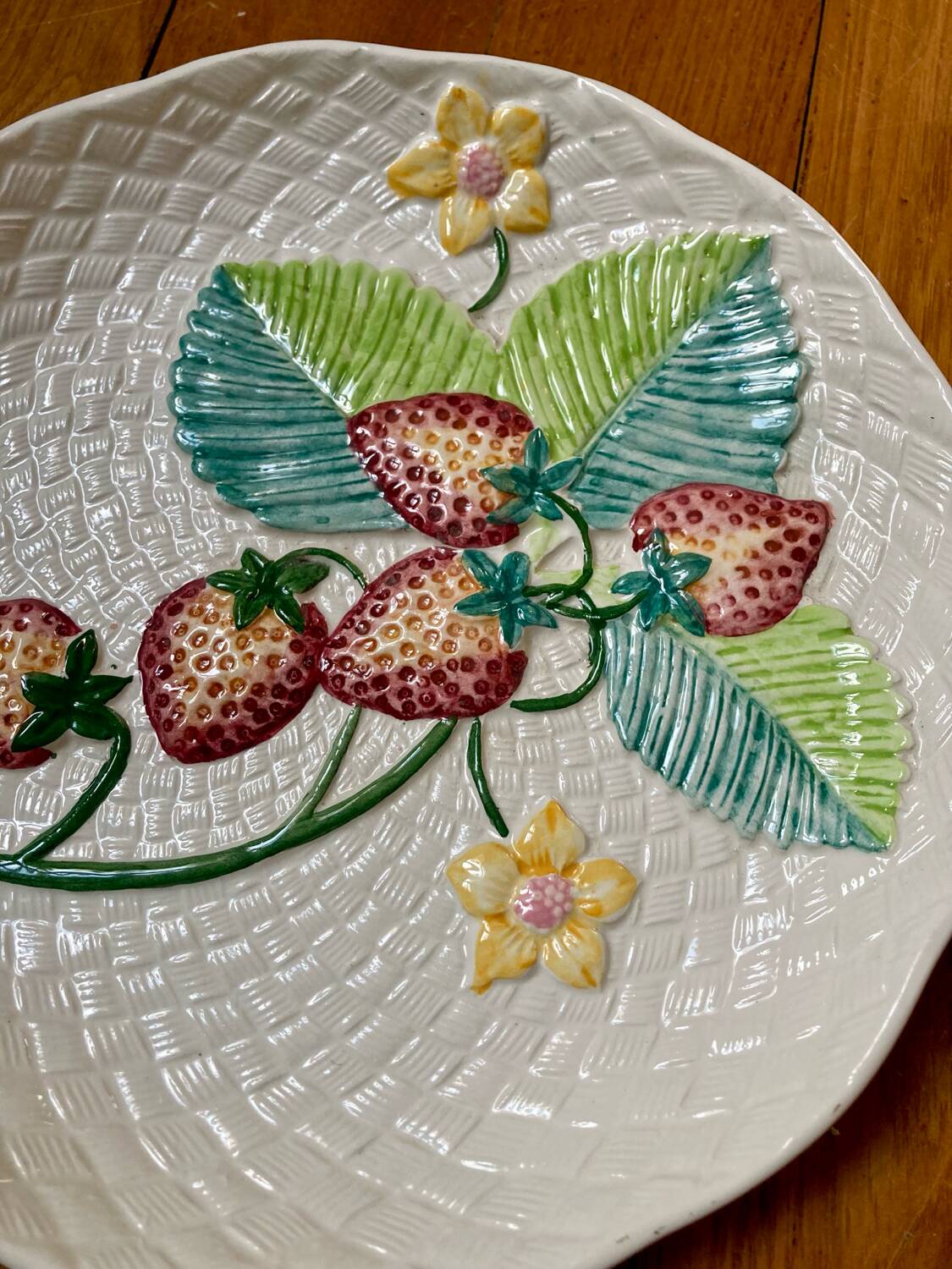 Set of two earthenware plates/dishes.