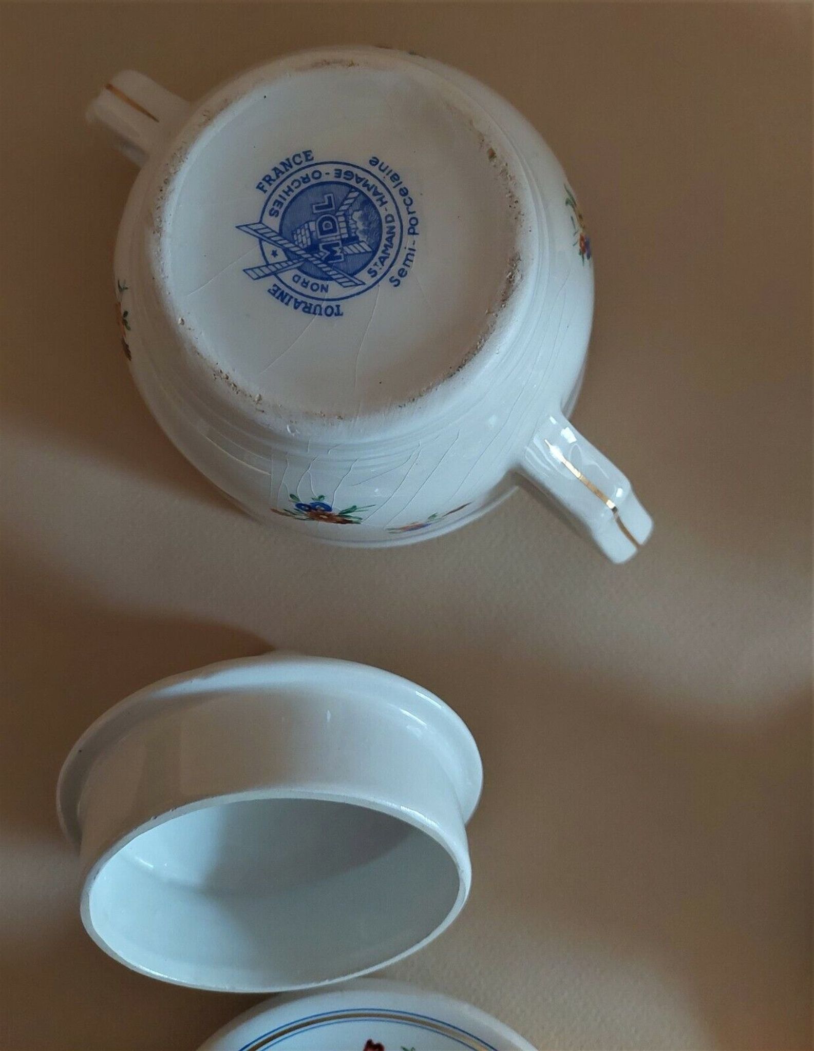 Service à café en faïence de Saint Amand décor Touraine huit tasses