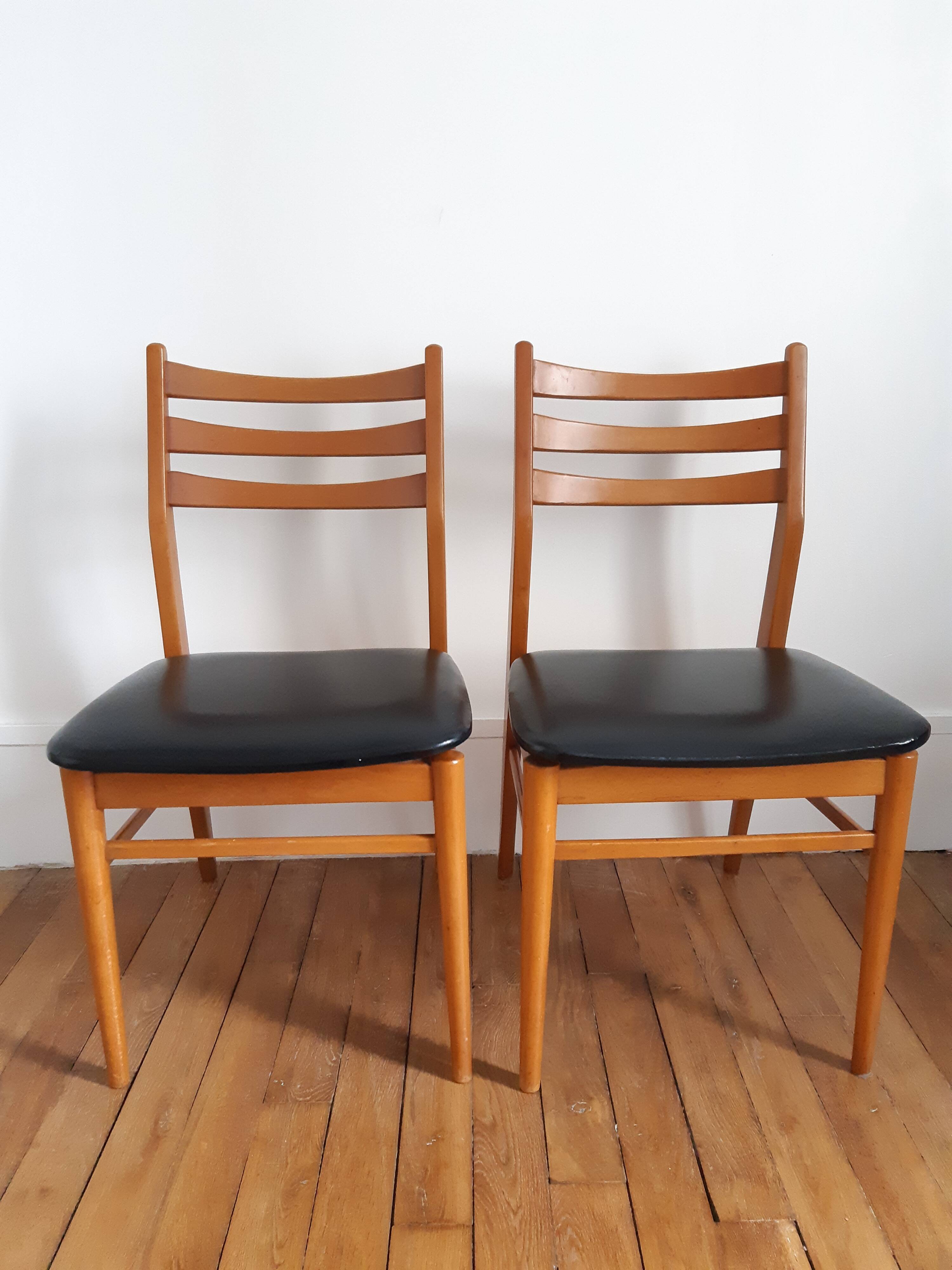 Set of 2 wooden chairs and skai