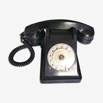 Black retro bakelite telephone 40