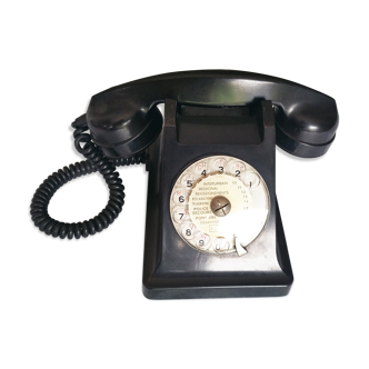 Black retro bakelite telephone 40