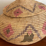 Raffia basket with lid