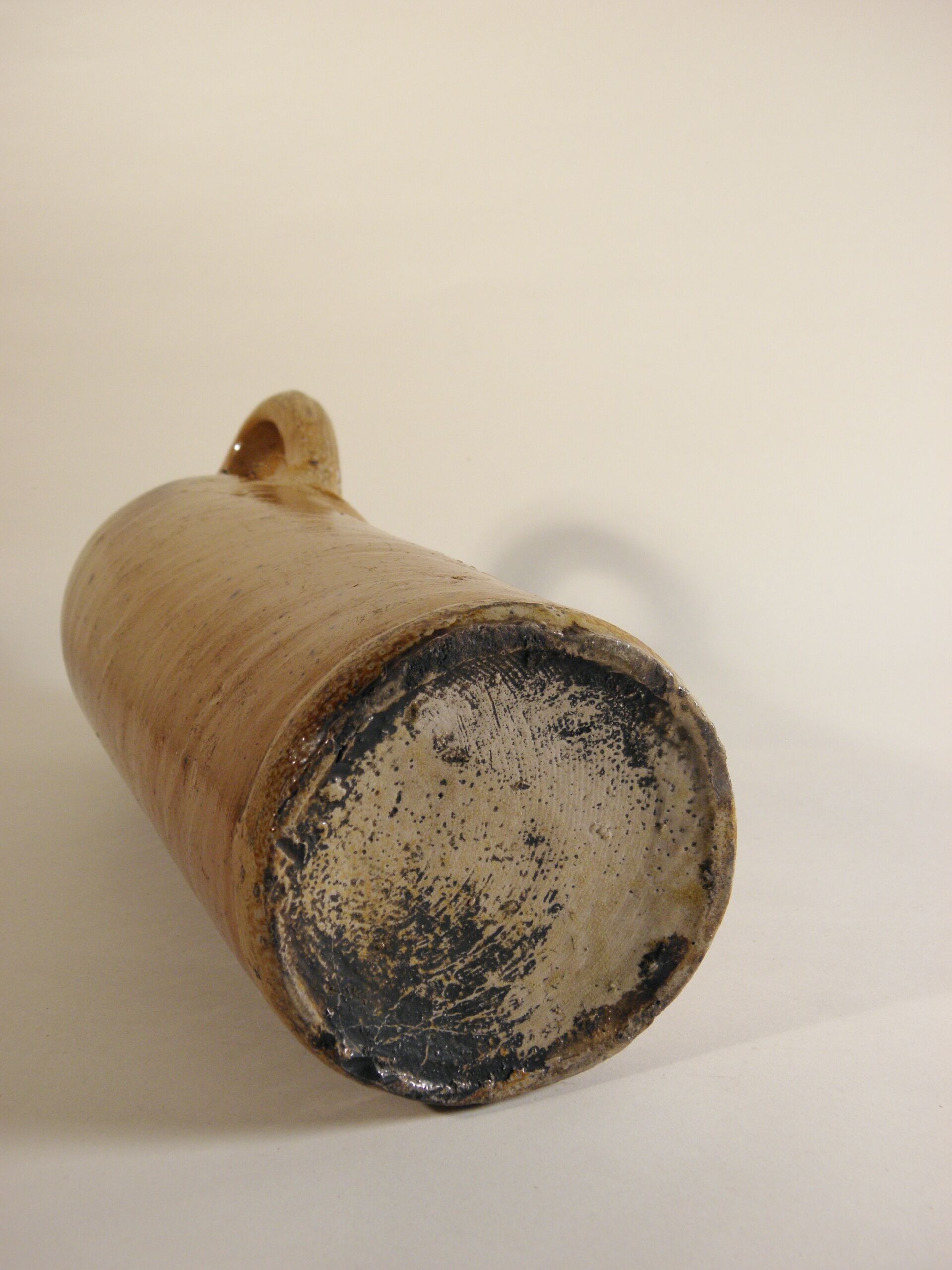 Oil bottle in sandstone 29 cm