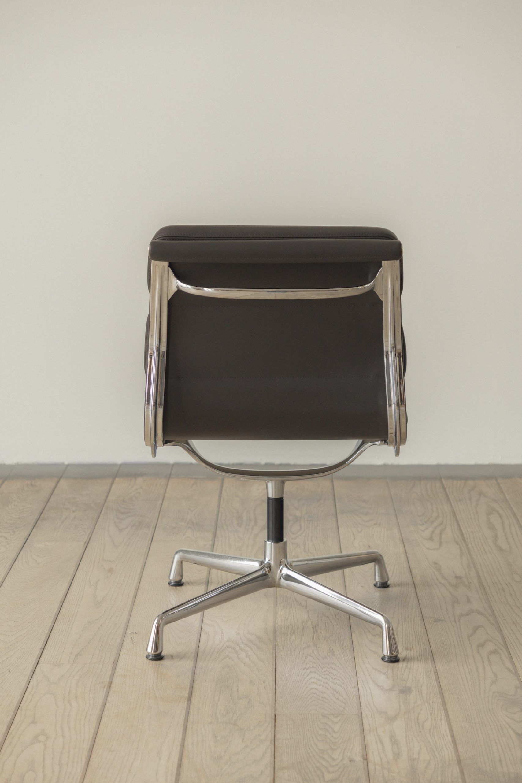 Soft Pad Chair EA 205