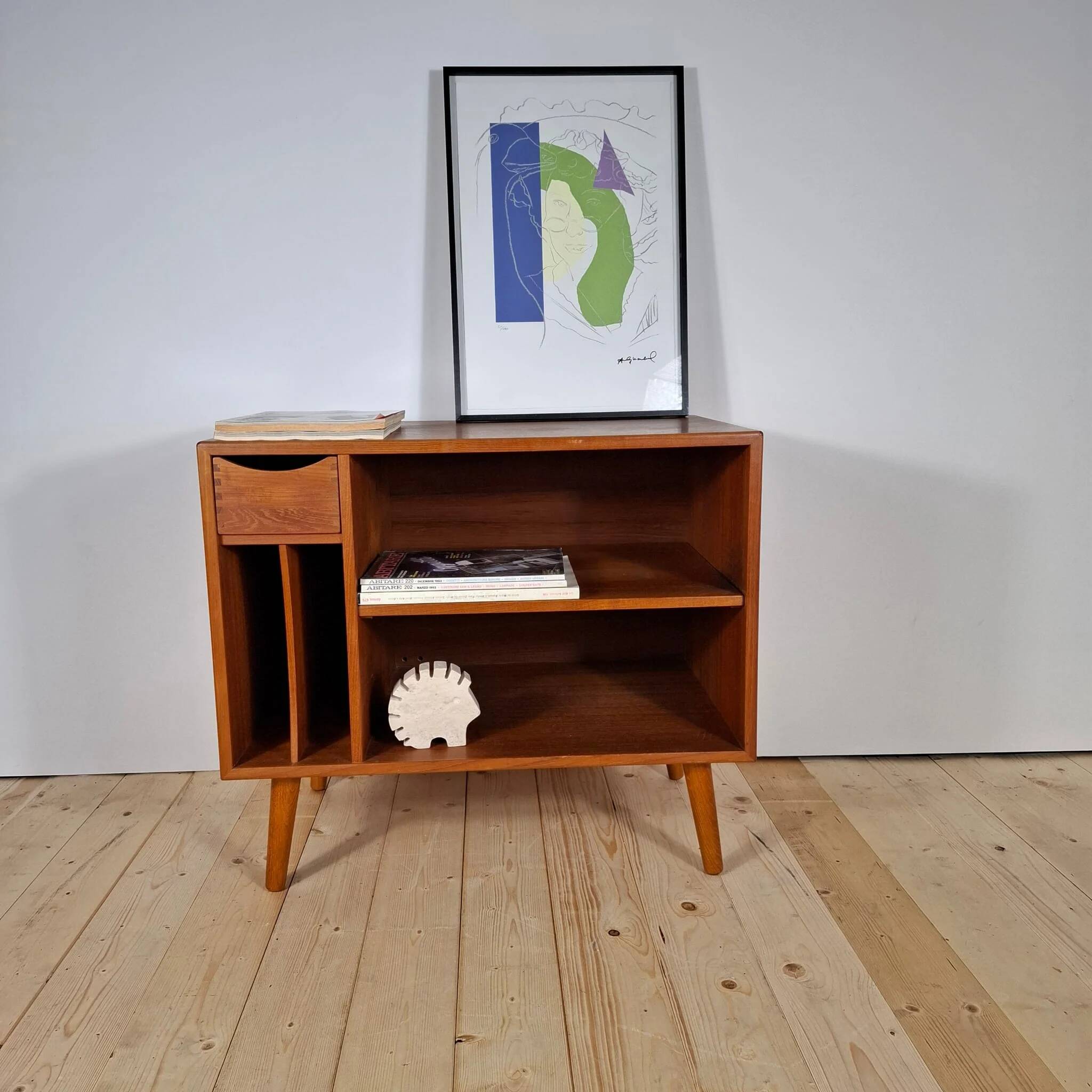 Meuble pour tourne-disque en teck danois des années 1960 – Style Mid-Century Modern