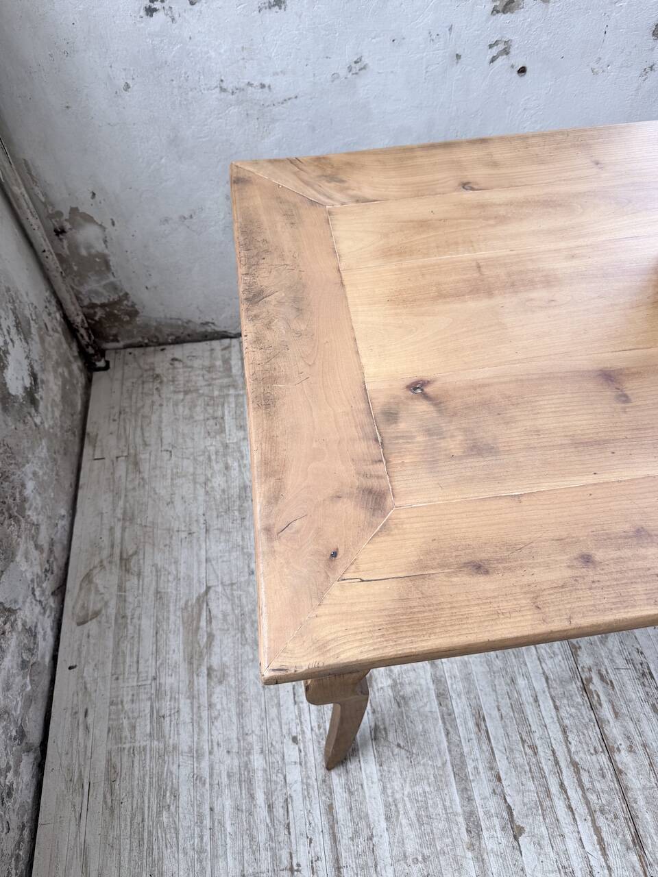 Farm table cherry wood with curved legs, 19th century.
