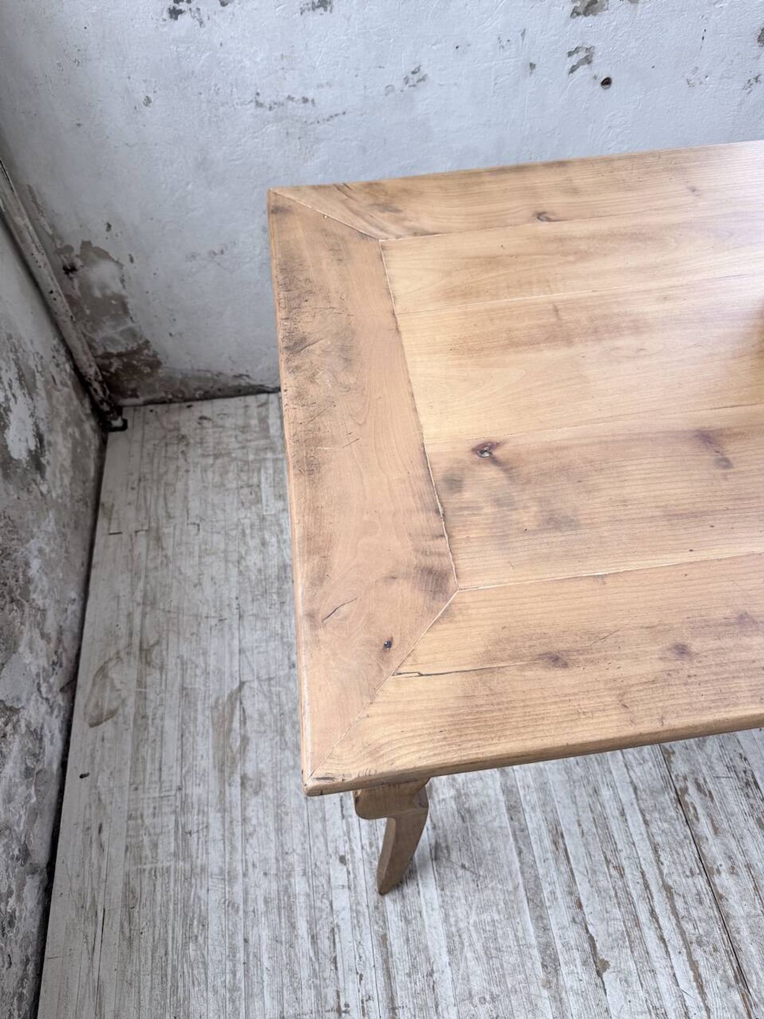 Table de ferme merisier pieds galbés XIXème