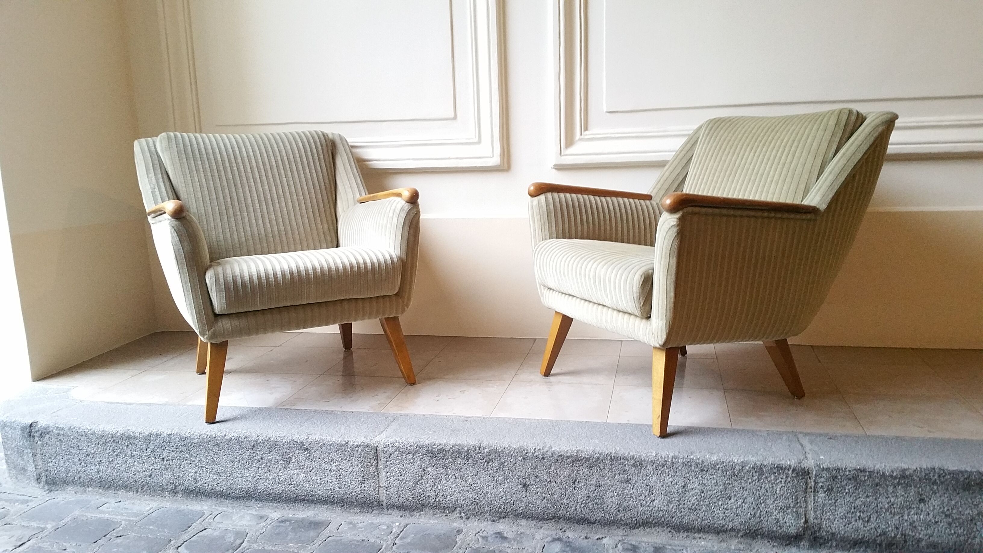 1/6 year 50 60 egg back club chairs