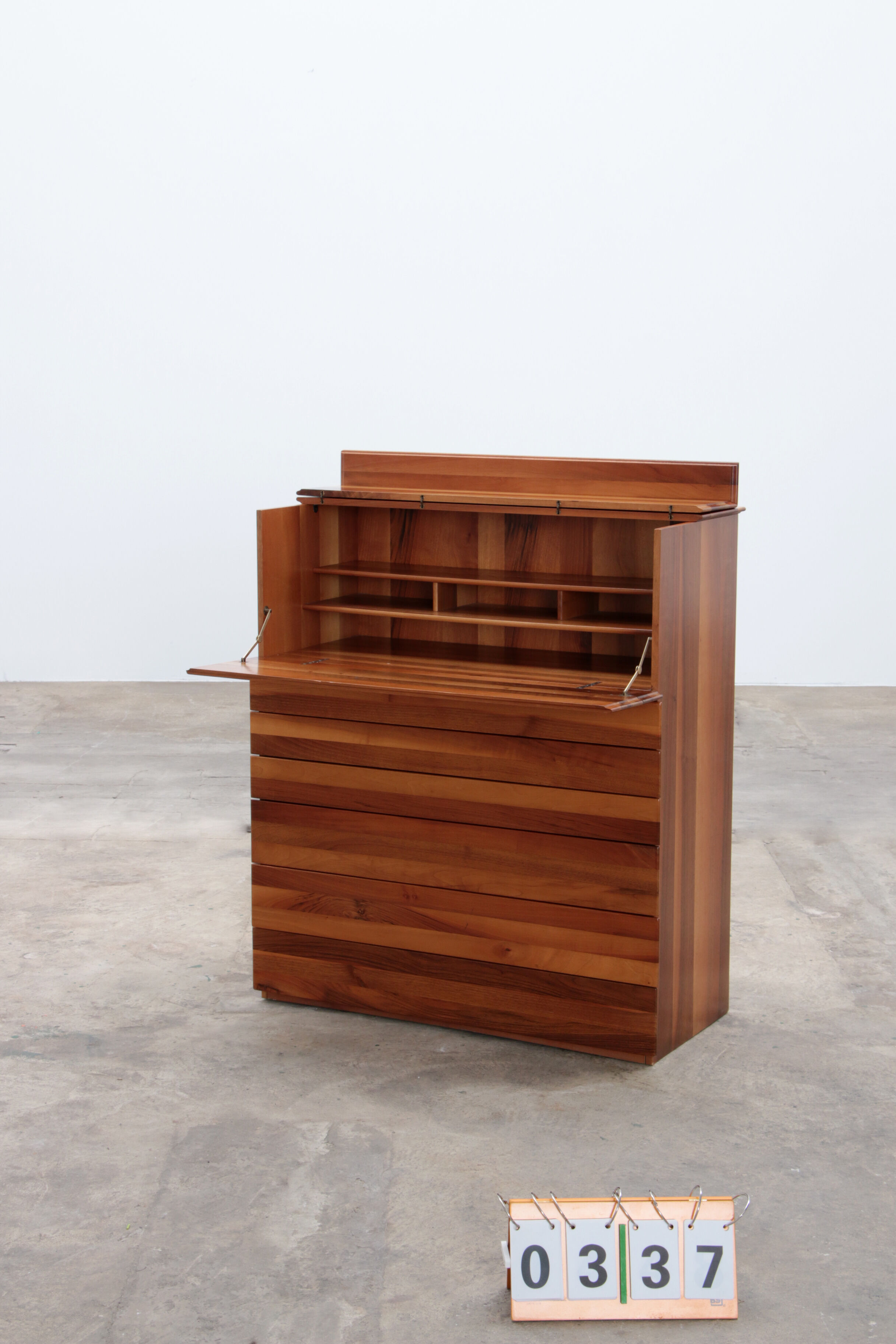 Afra & Tobia Scarpa Walnut secretary chest of drawers for Molteni, 1970 Italy