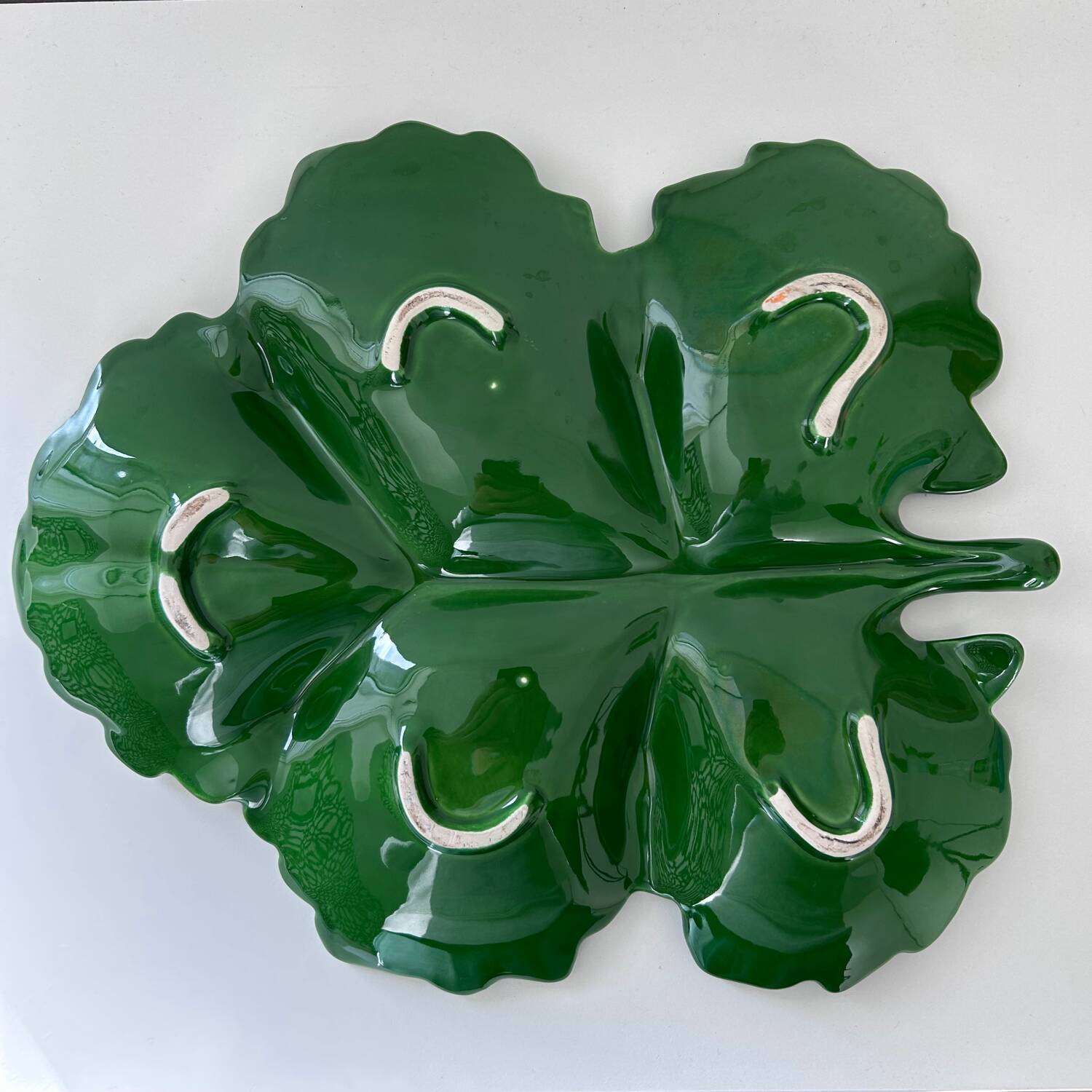 Large serving dish with acanthus leaf design