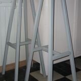 Paire de sellettes bois grises