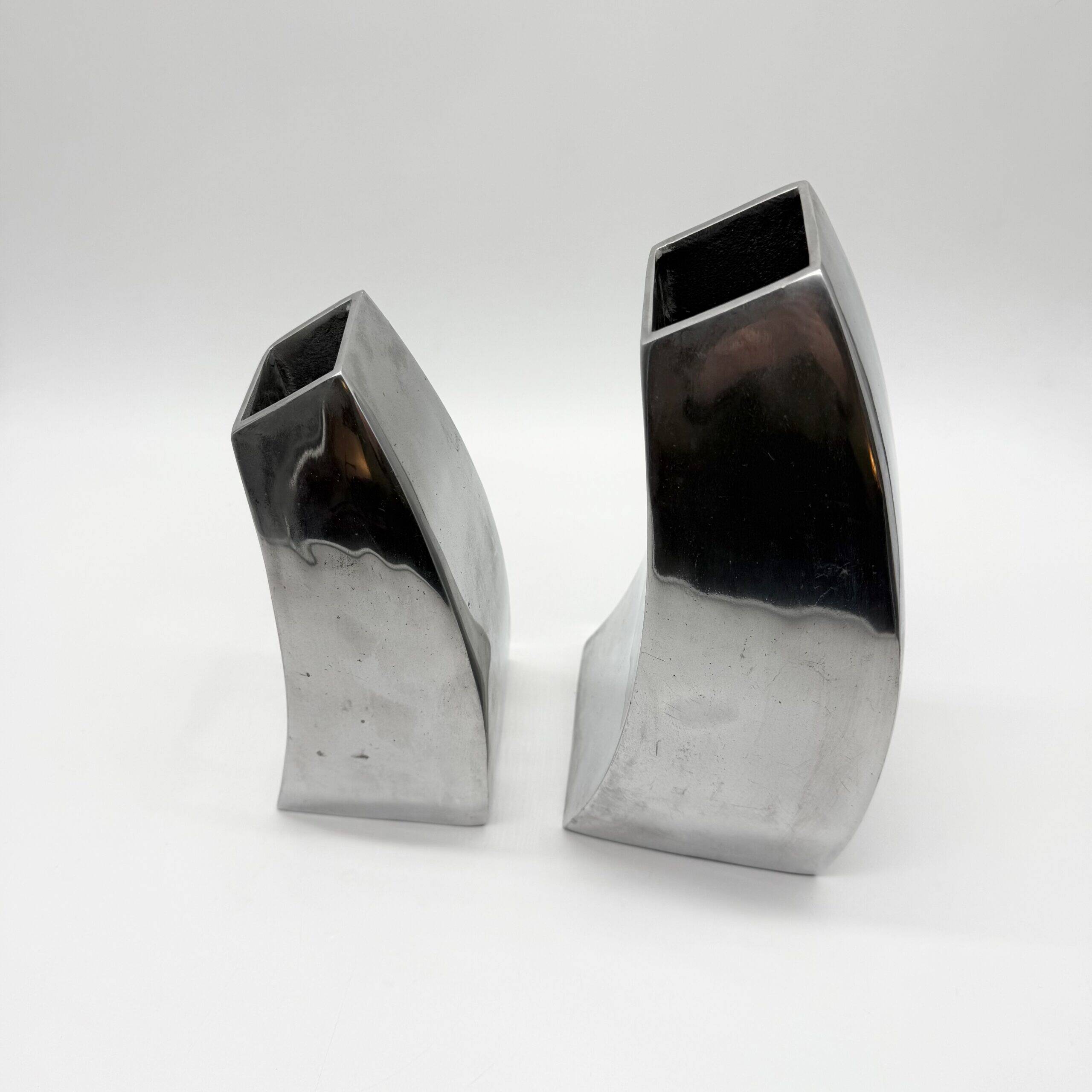 Pair of "Space Age" vases in aluminium cast – 1980s