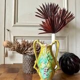 Vase art nouveau en barbotine estampillé