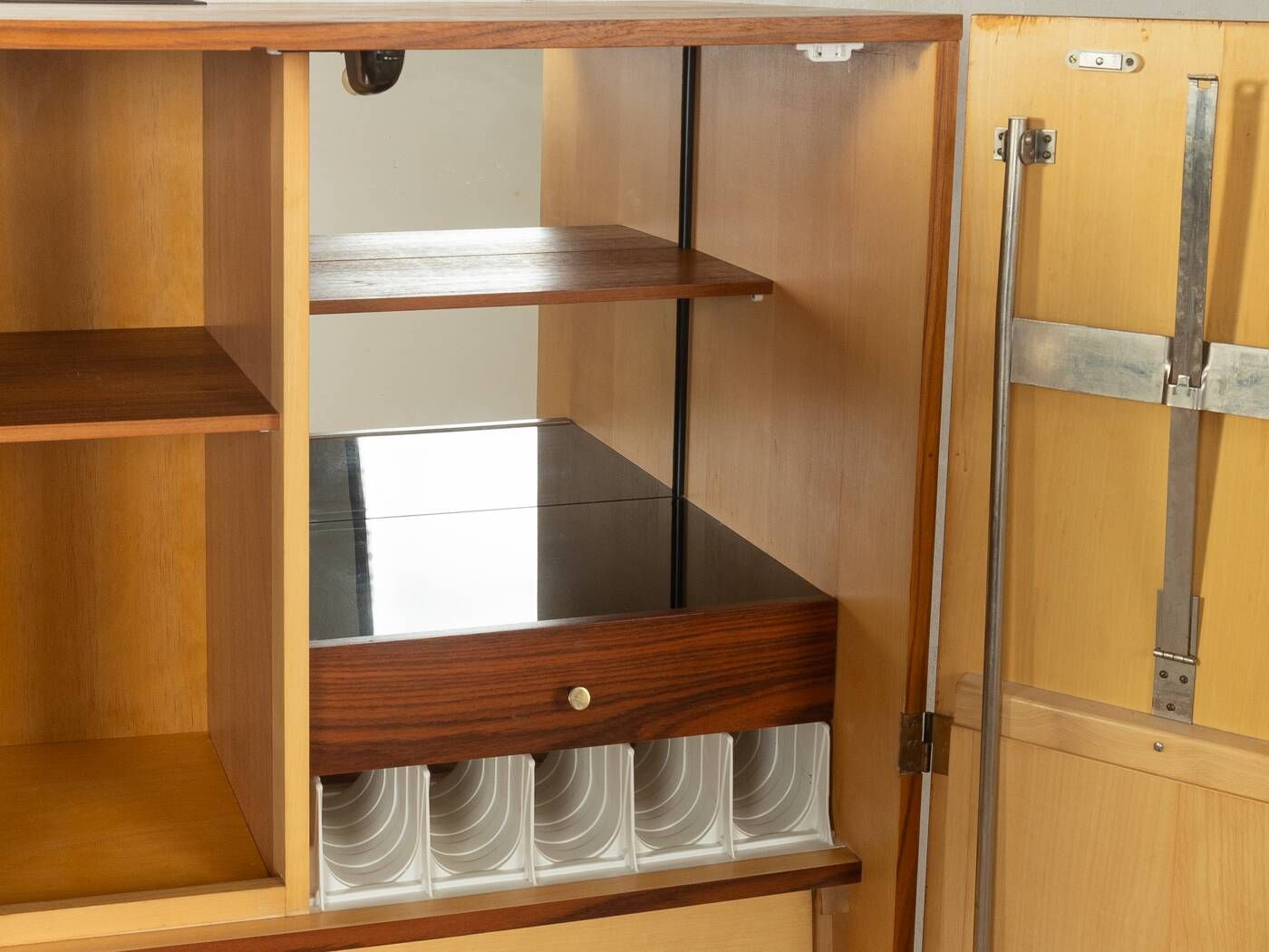 Meuble bar de style mid-century