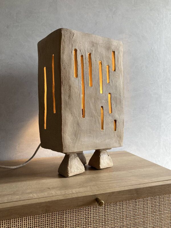 Artefact - lampe à poser en terre grès - by léa munsch