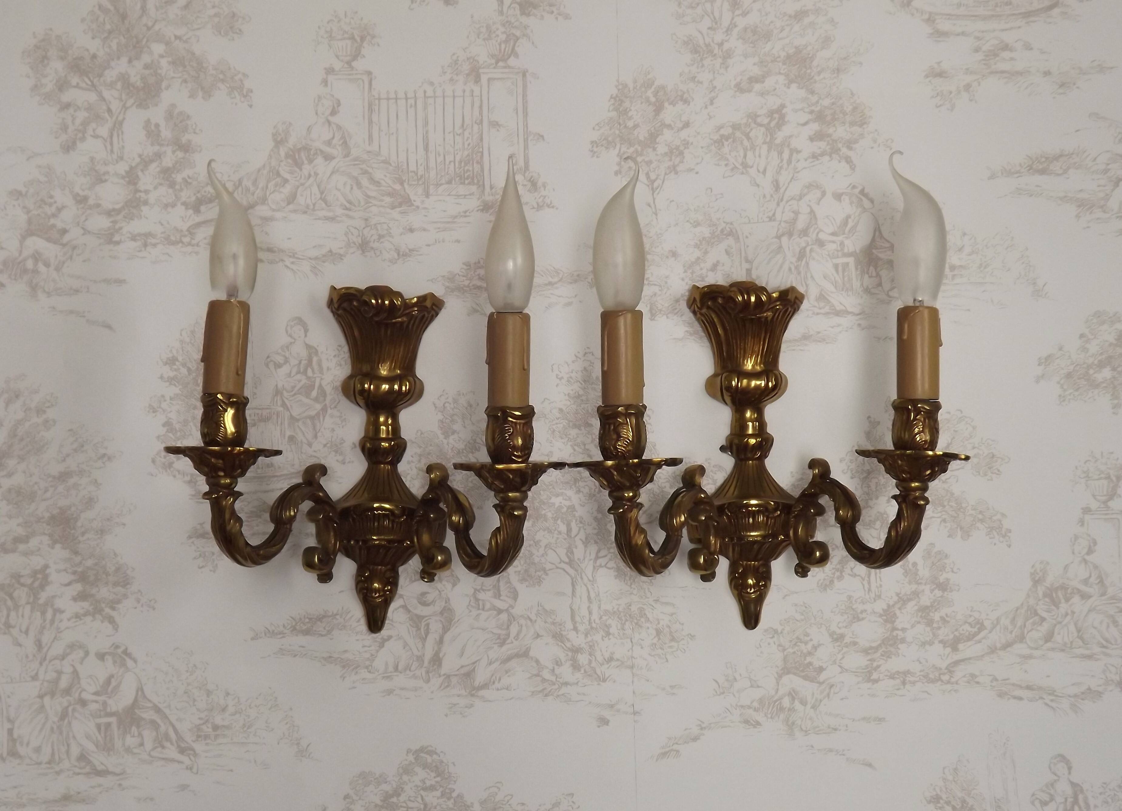 Pair of French baroque brass wall sconces with two branches, decorated with acanthus and wickerwork.