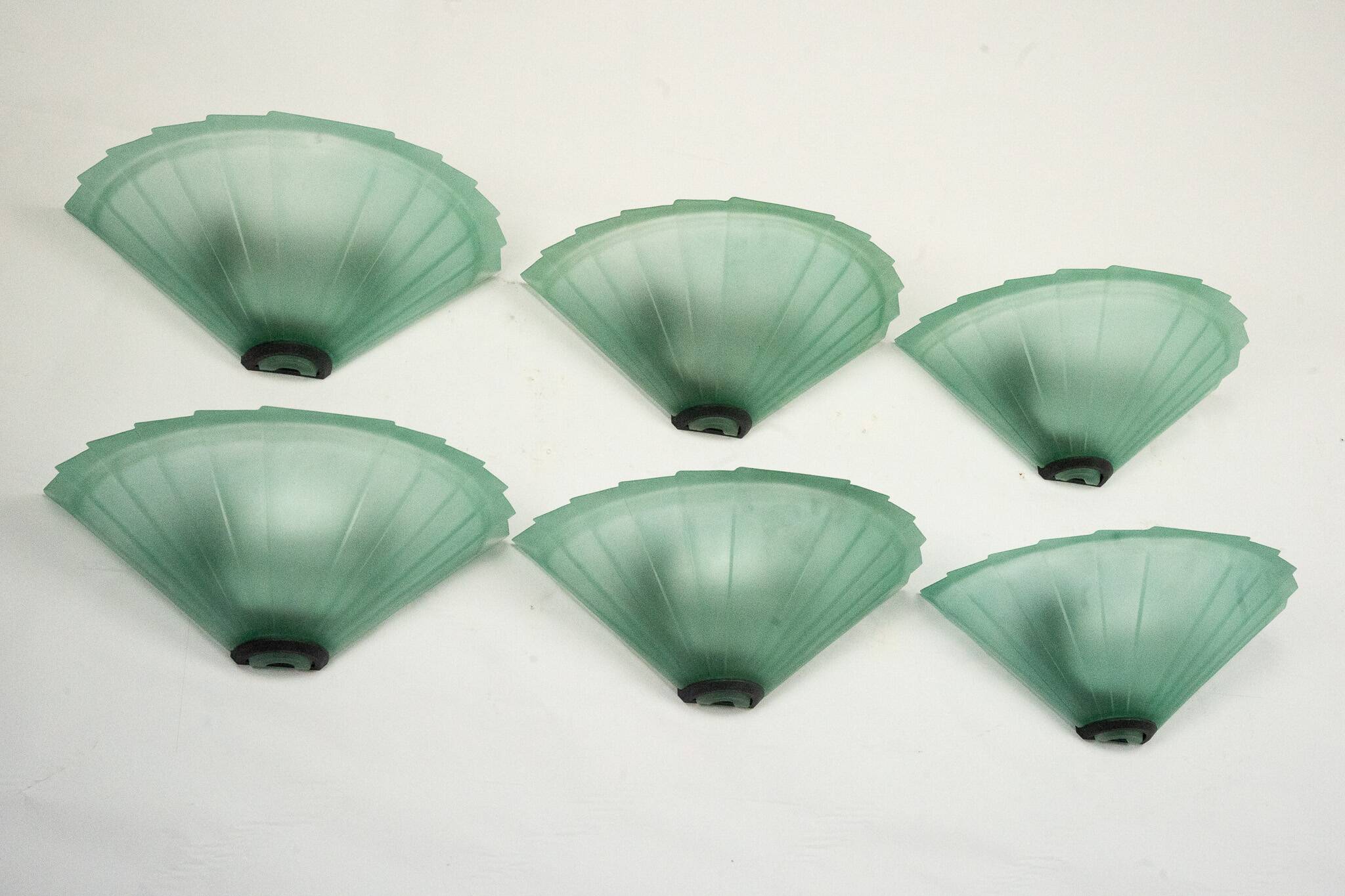 Set of six De Majo sconces in thick green murano glass. Italy 1980s