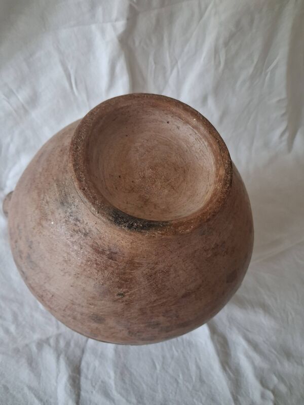 Ancienne poterie, cruche, traditionnelle berbère/kabyle en terre cuite